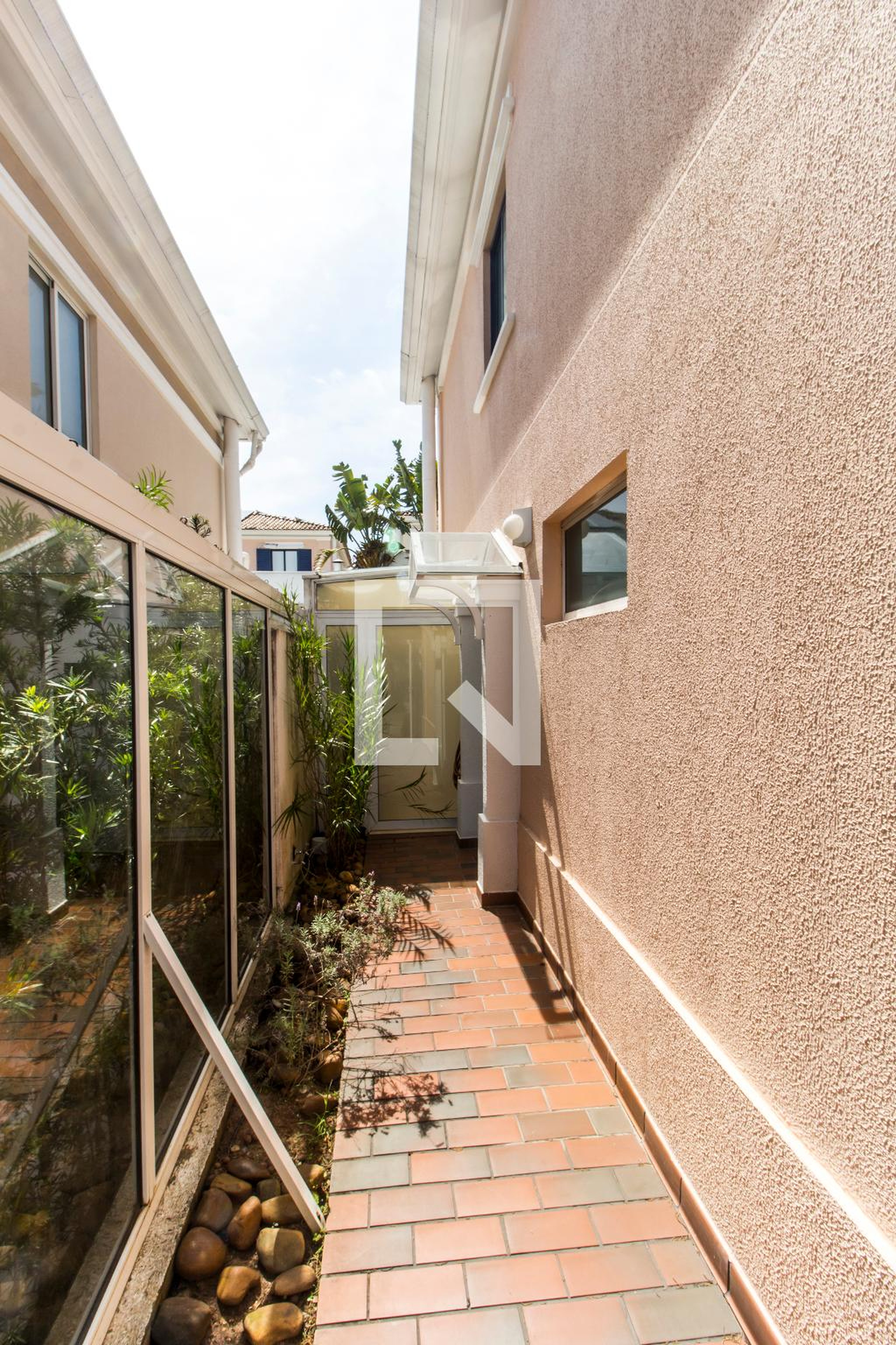 Entrada Condomínio em Alameda Ibérica, 1