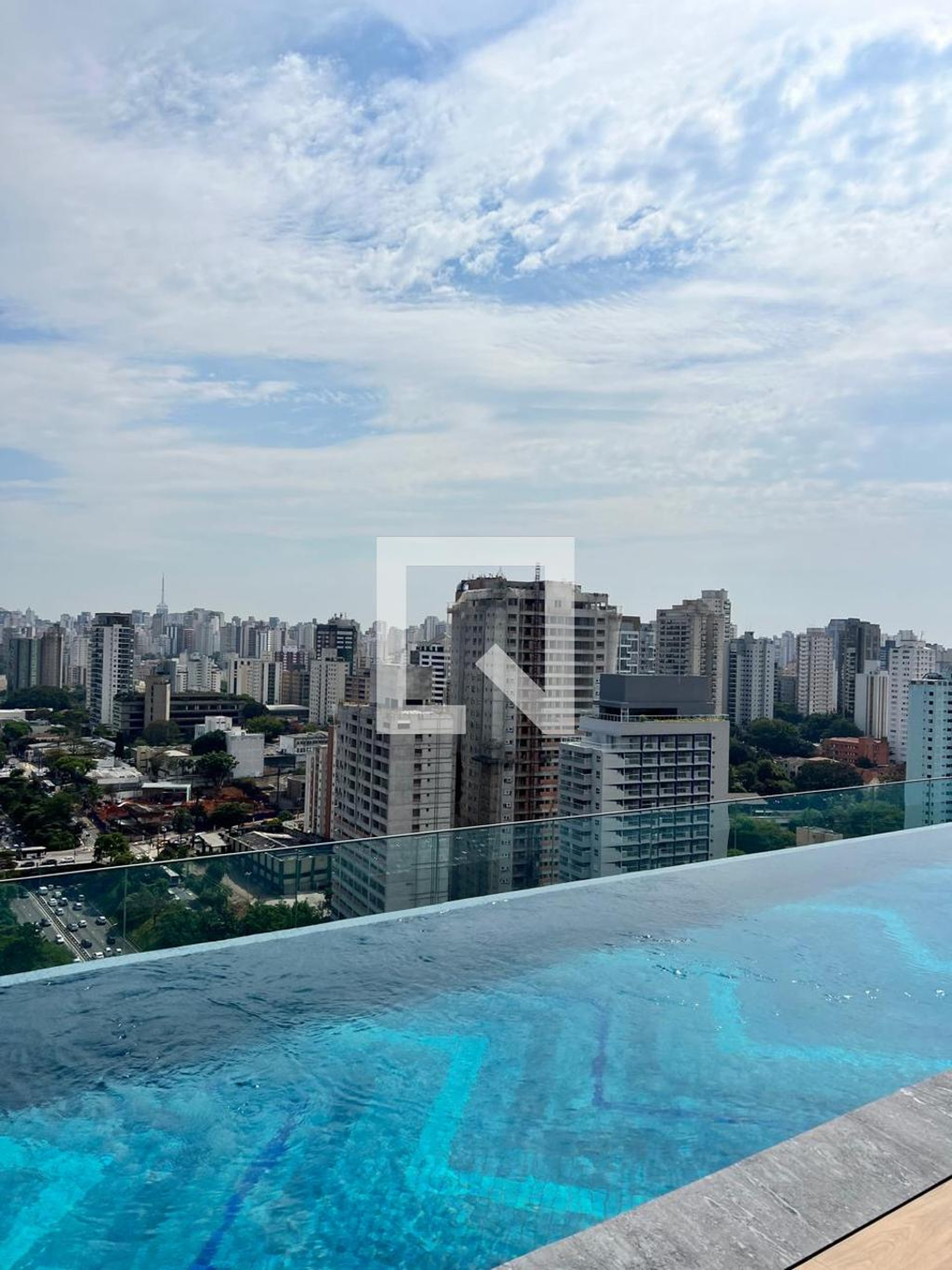 Piscina Condomínio em Avenida Professor Ascendino Reis, 850
