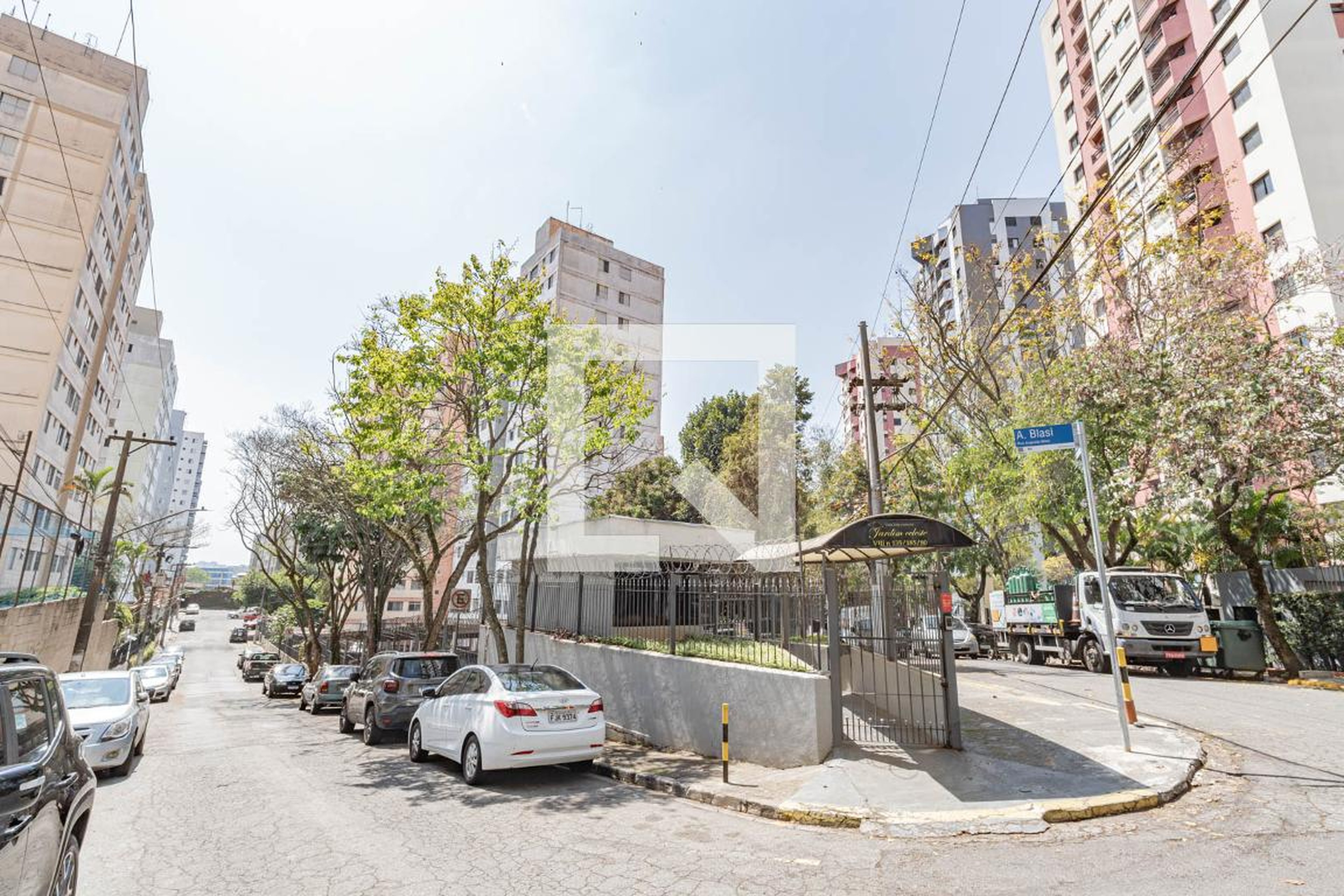 Fachada Condomínio Conjunto Residencial Jardim Celeste VIII