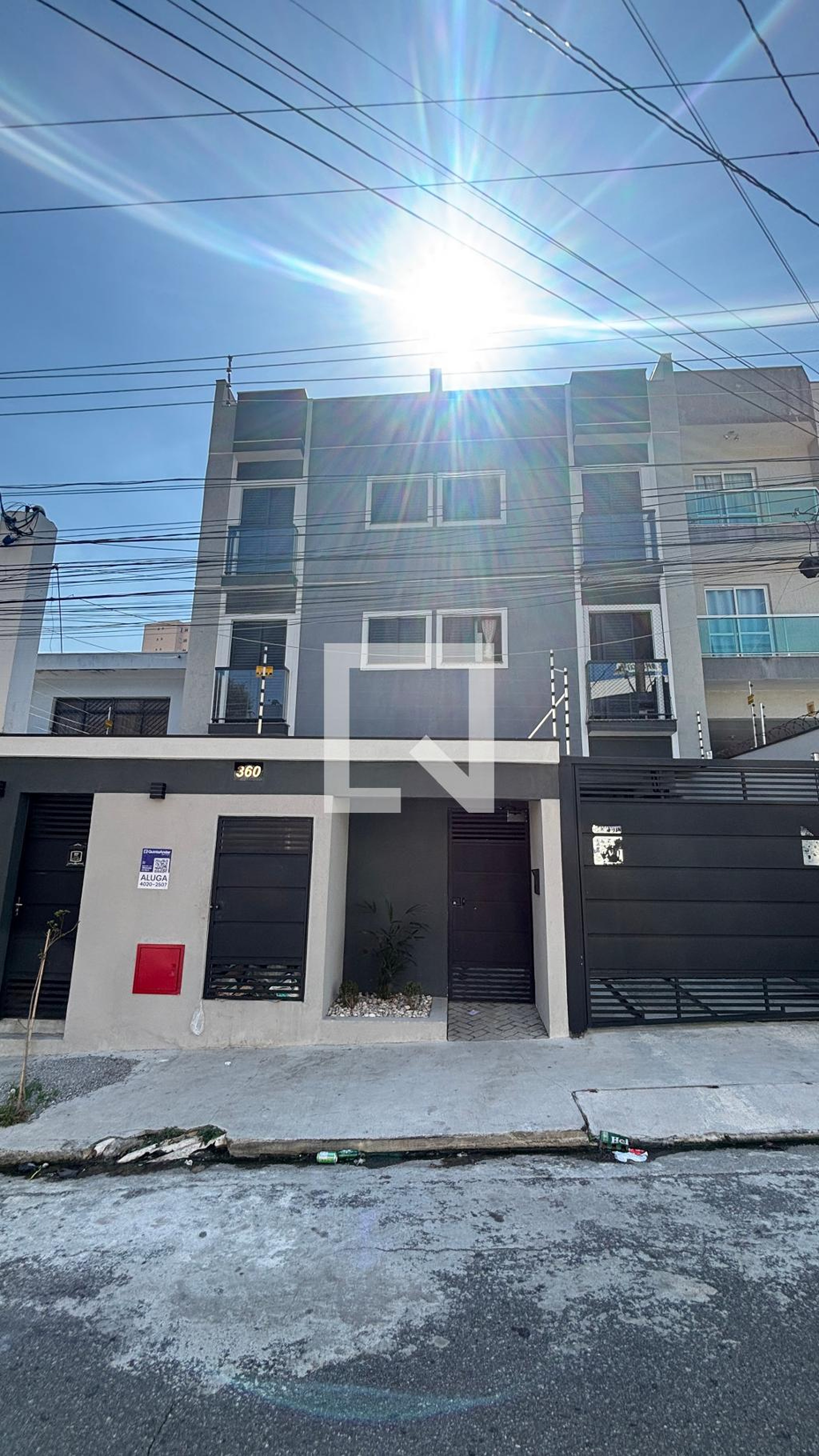 Fachada Condomínio em Rua Grã-Bretanha, 360