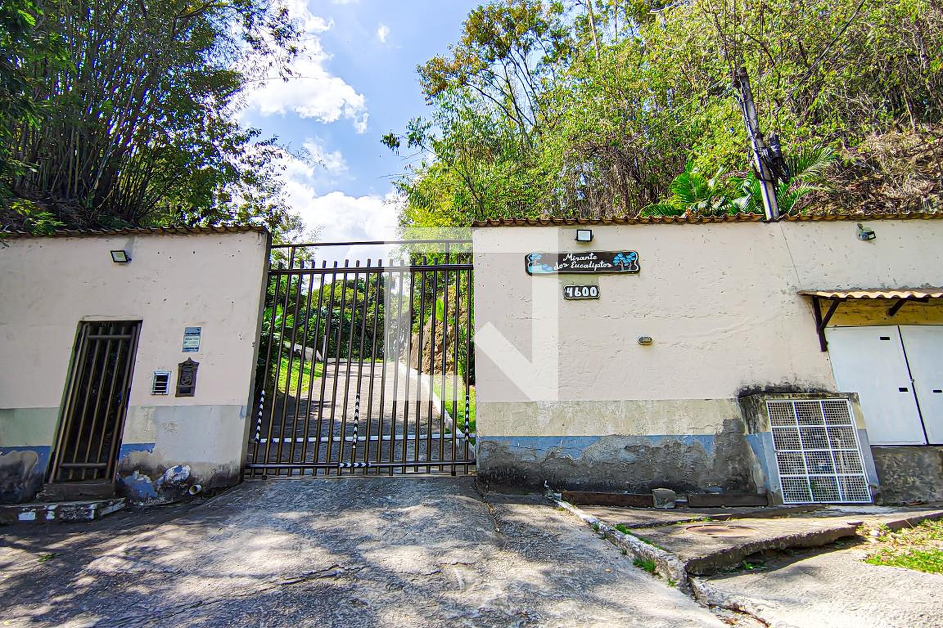 Fachada Condomínio em Estrada de Jacarepaguá, 4600