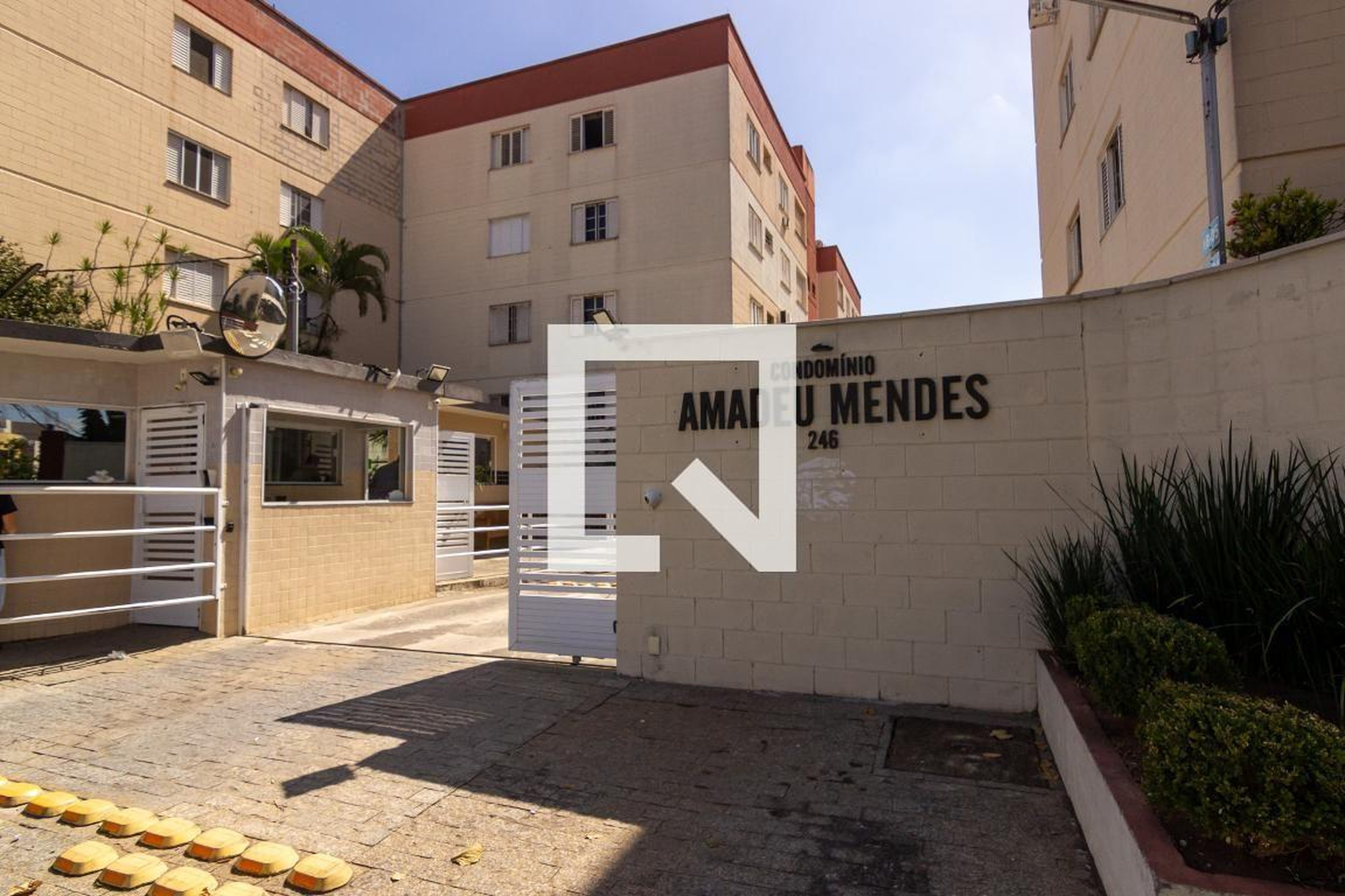 Fachada do Condomínio Condomínio Amadeu Mendes