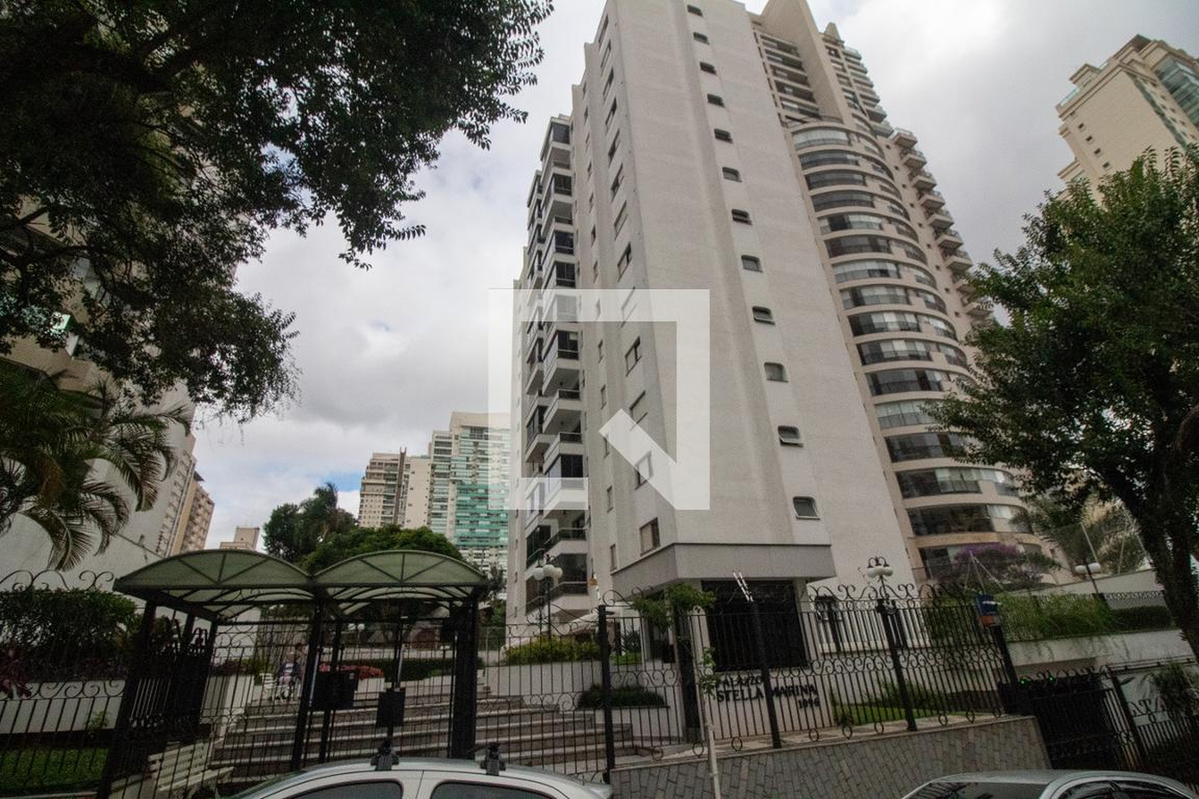 Fachada do Prédio Condomínio em Rua Barão do Triunfo, 1069