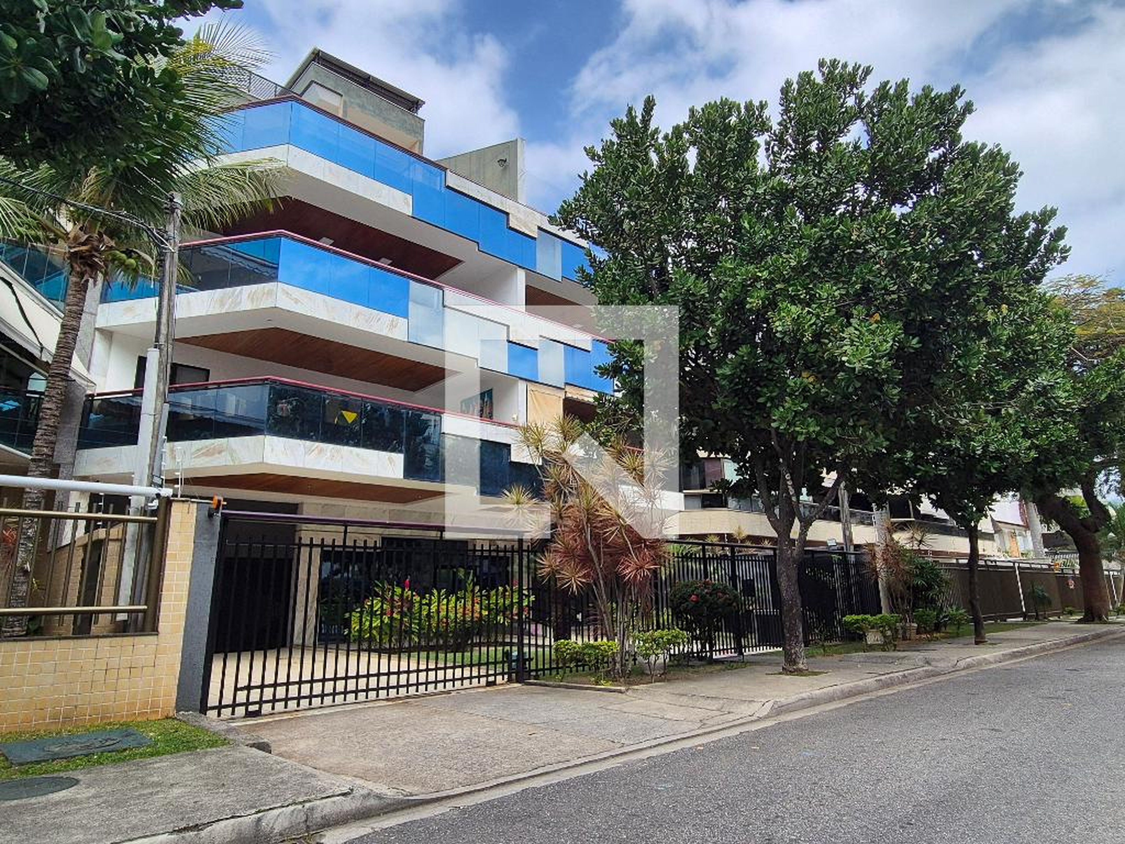 Fachada Condomínio em Rua Almirante Ary Rongel, 812