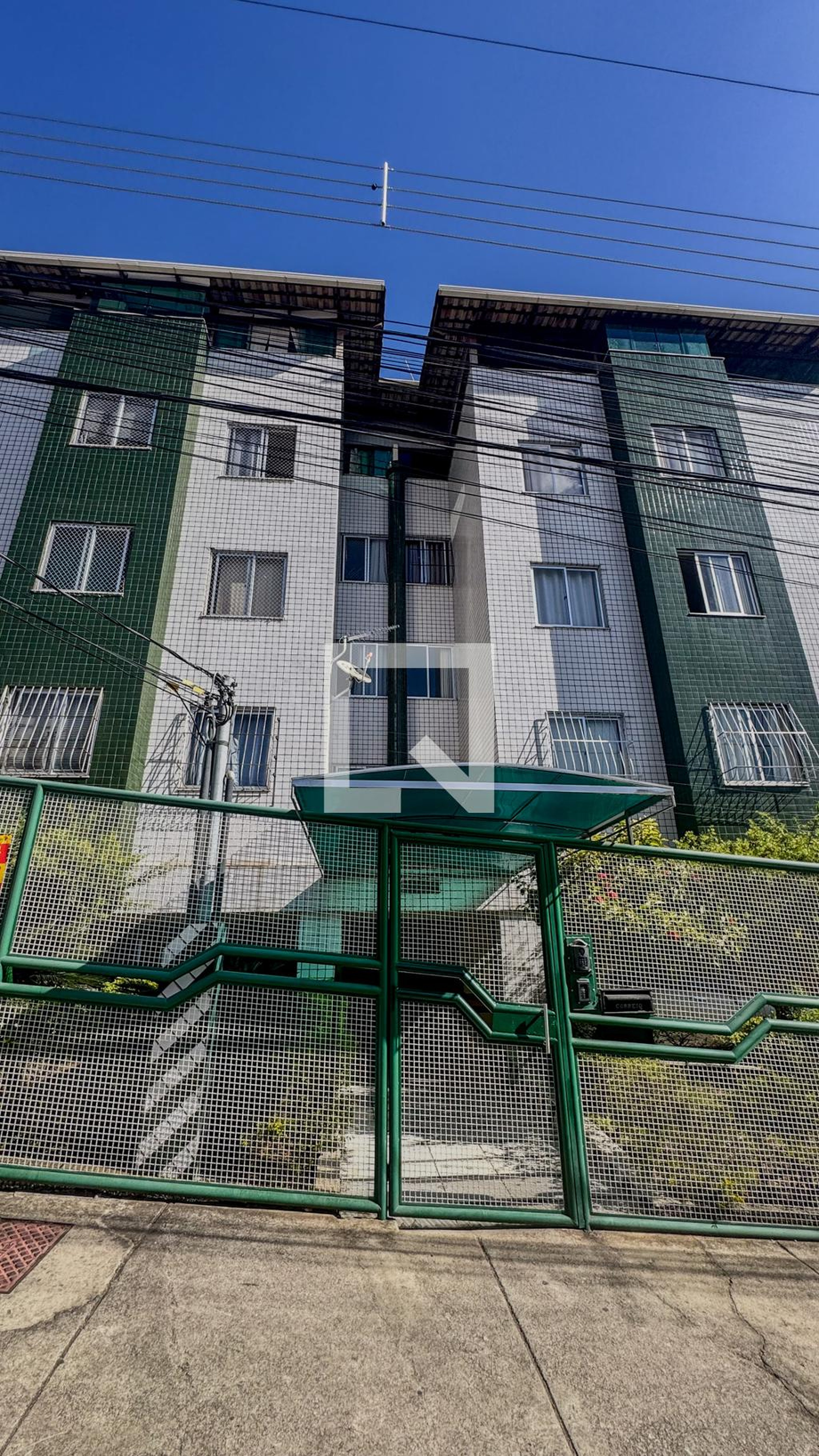 Fachada Condomínio em Rua Padre Tiago de Almeida, 251