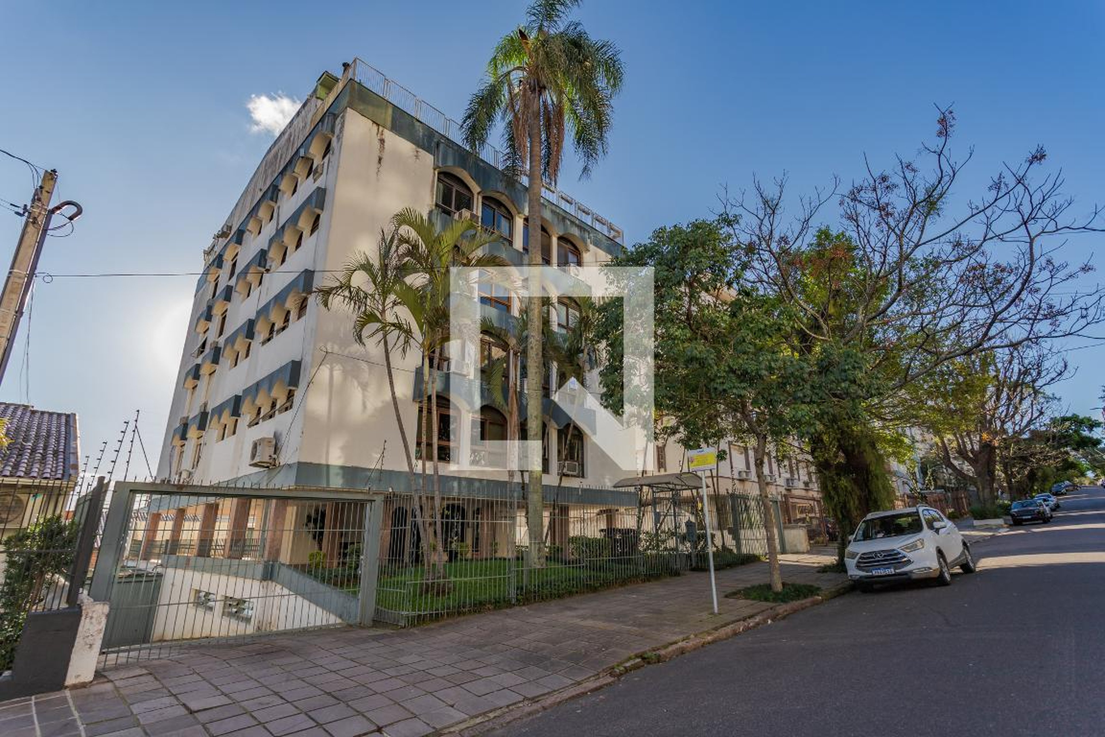 Fachada Condomínio em Rua Coronel Corte Real, 863