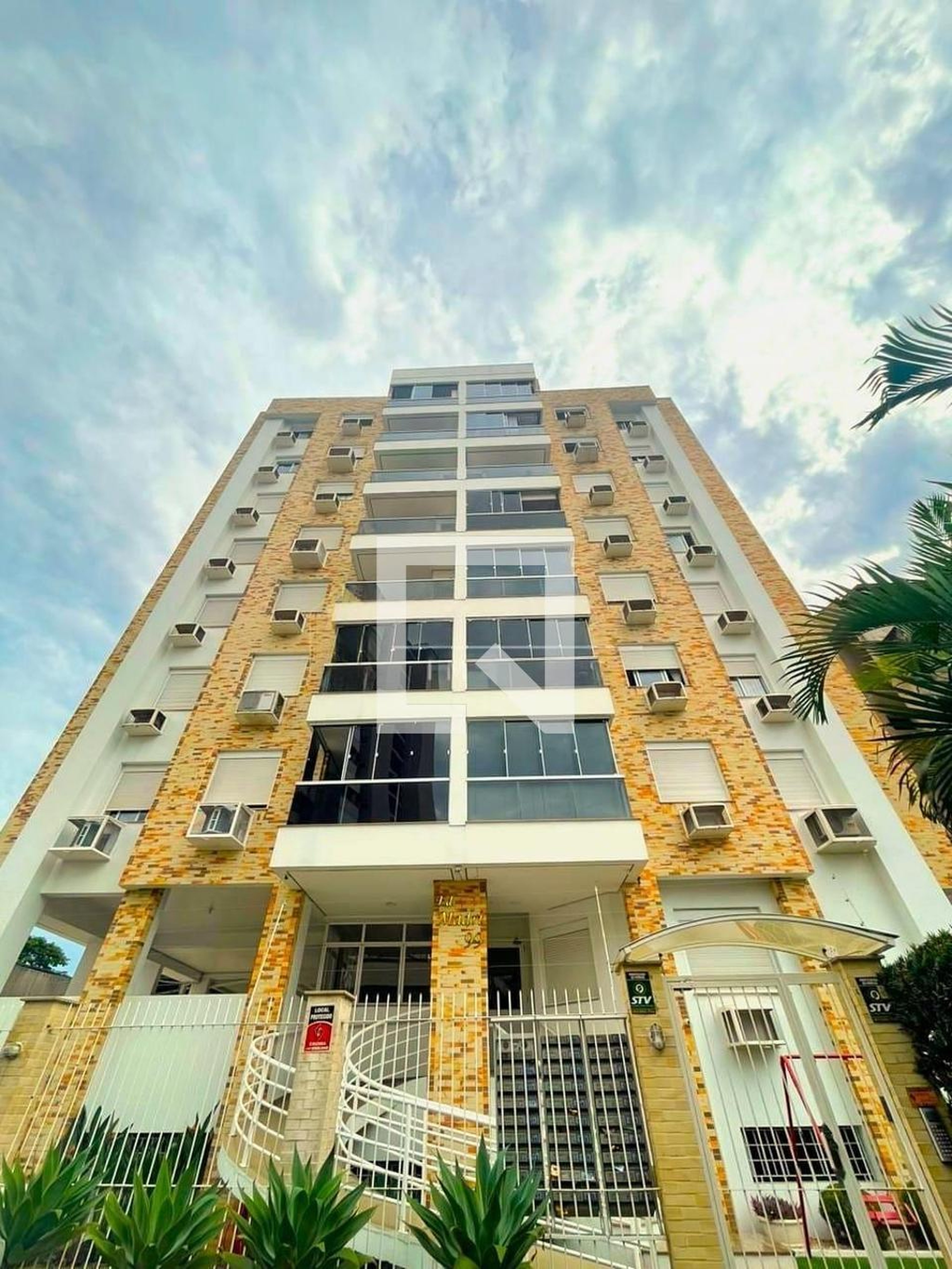 Fachada Condomínio em Avenida Vereador Adão Rodrigues de Oliveira, 99