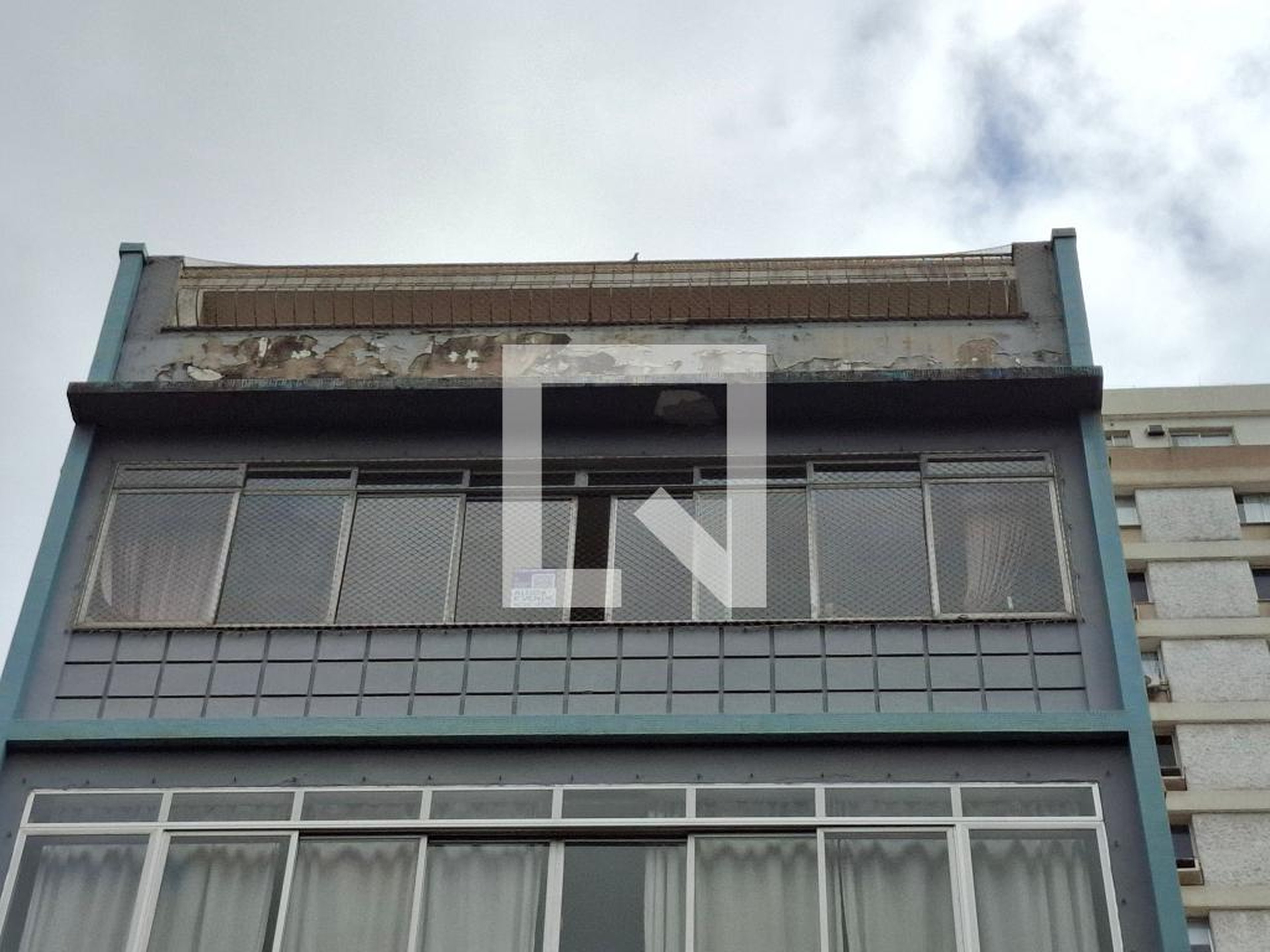 Fachada Condomínio em Rua Coelho Neto, 70