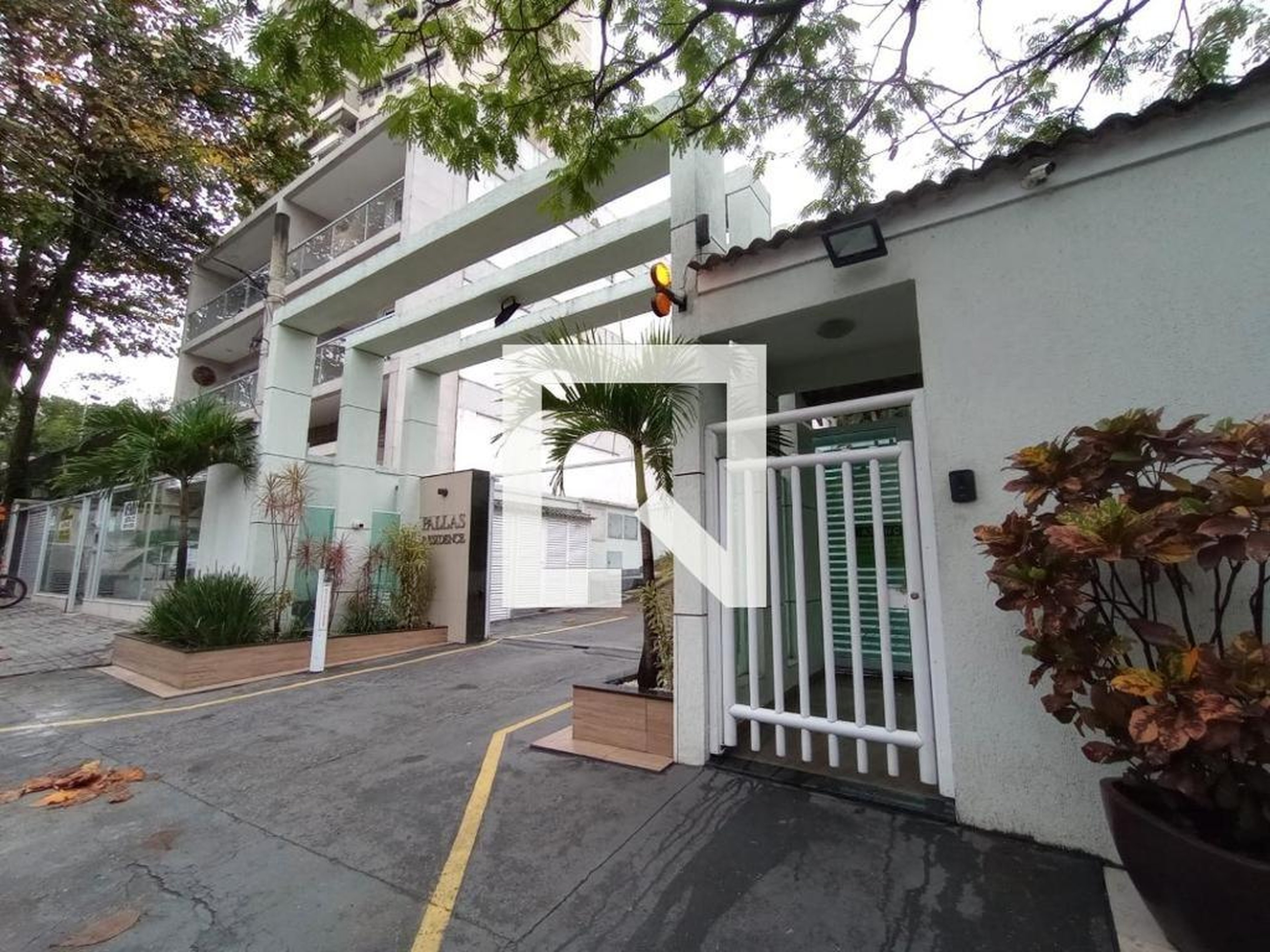 Fachada Condomínio em Rua Geminiano Góis, N° 1194