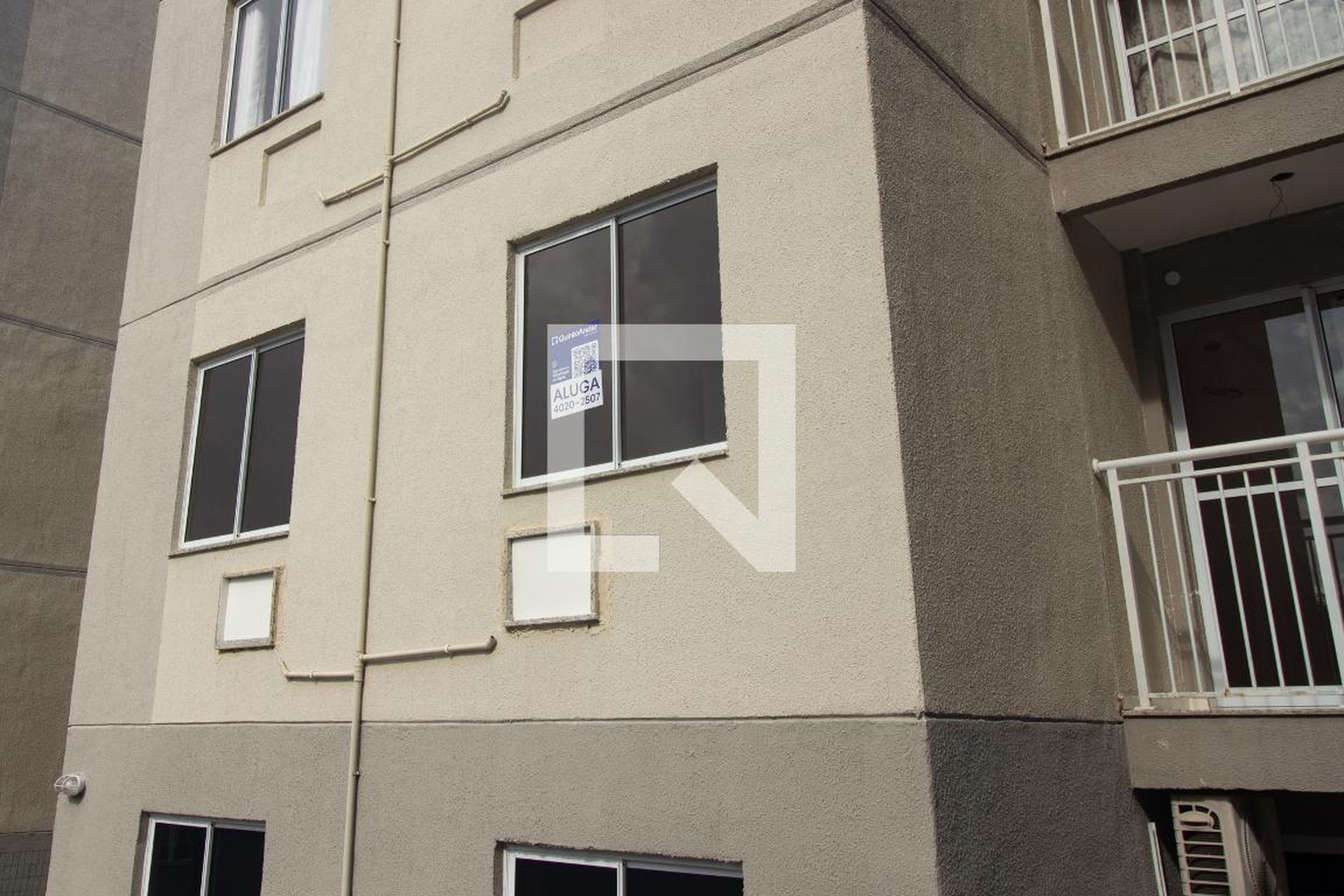 Fachada Condomínio em Estrada do Monteiro, 836