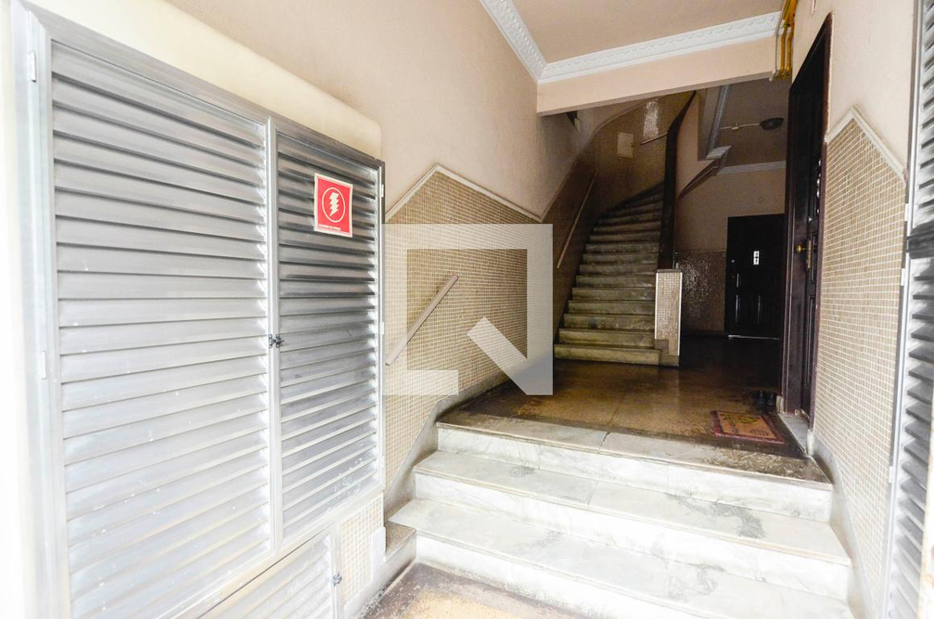 Hall - null