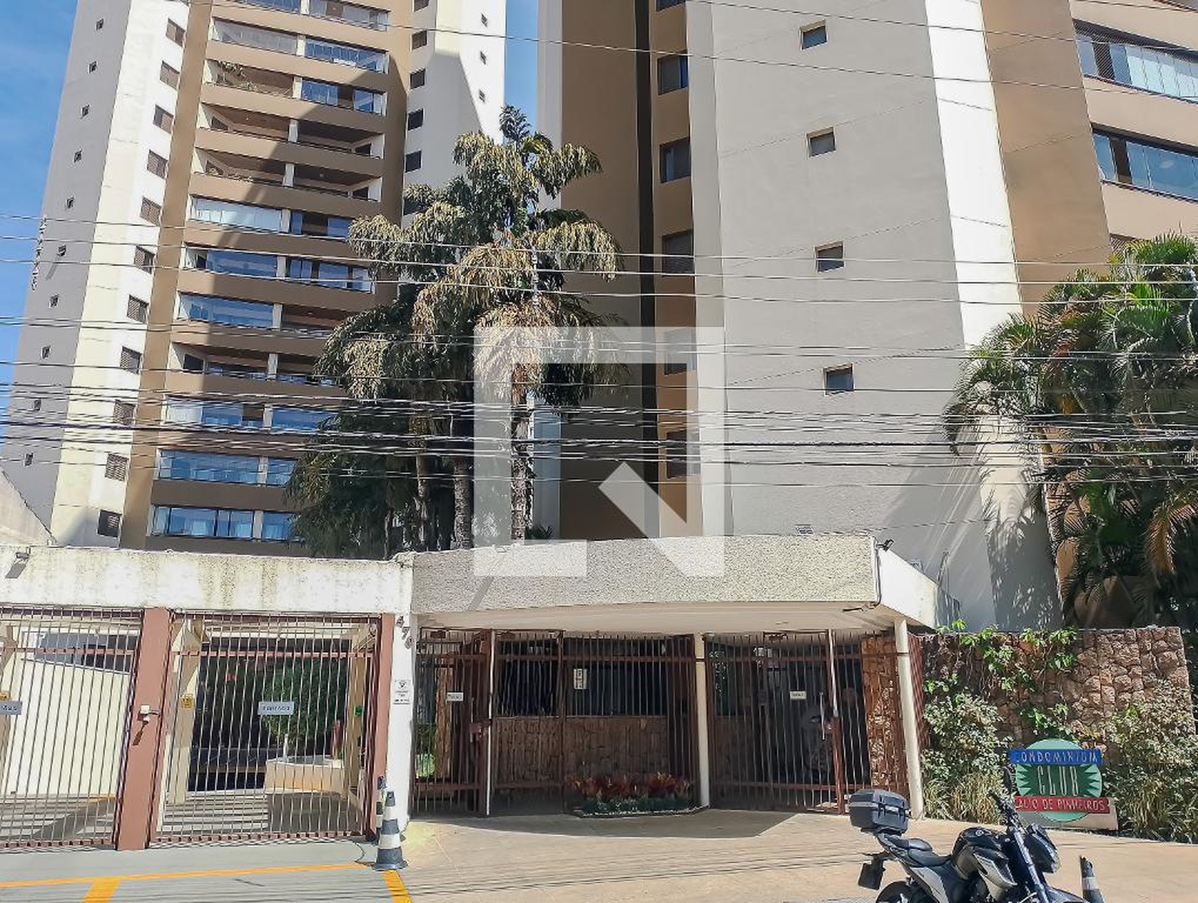 Fachada Condomínio Clube Alto de Pinheiros