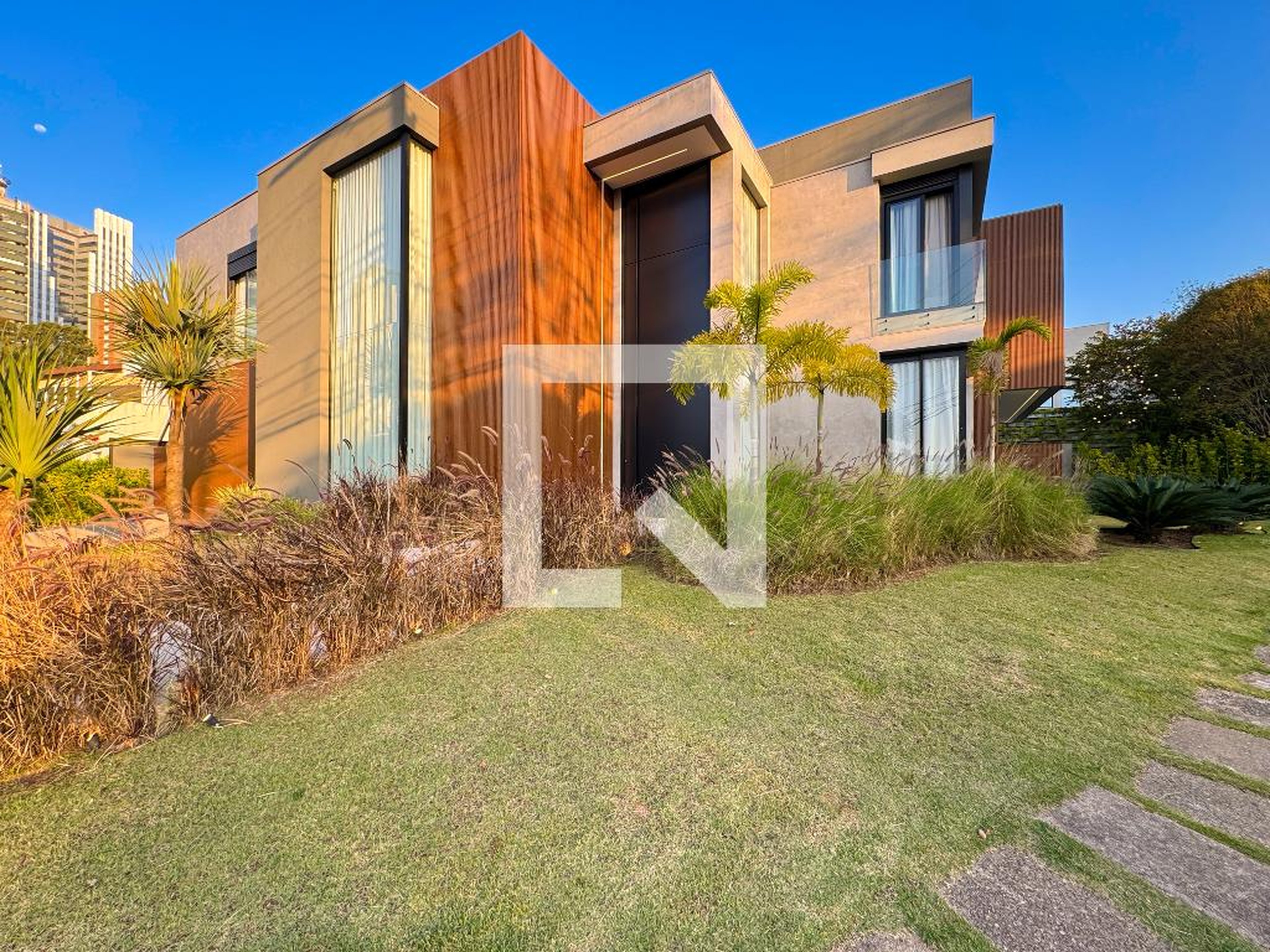 Fachada Condomínio em Alameda Colômbia, 111