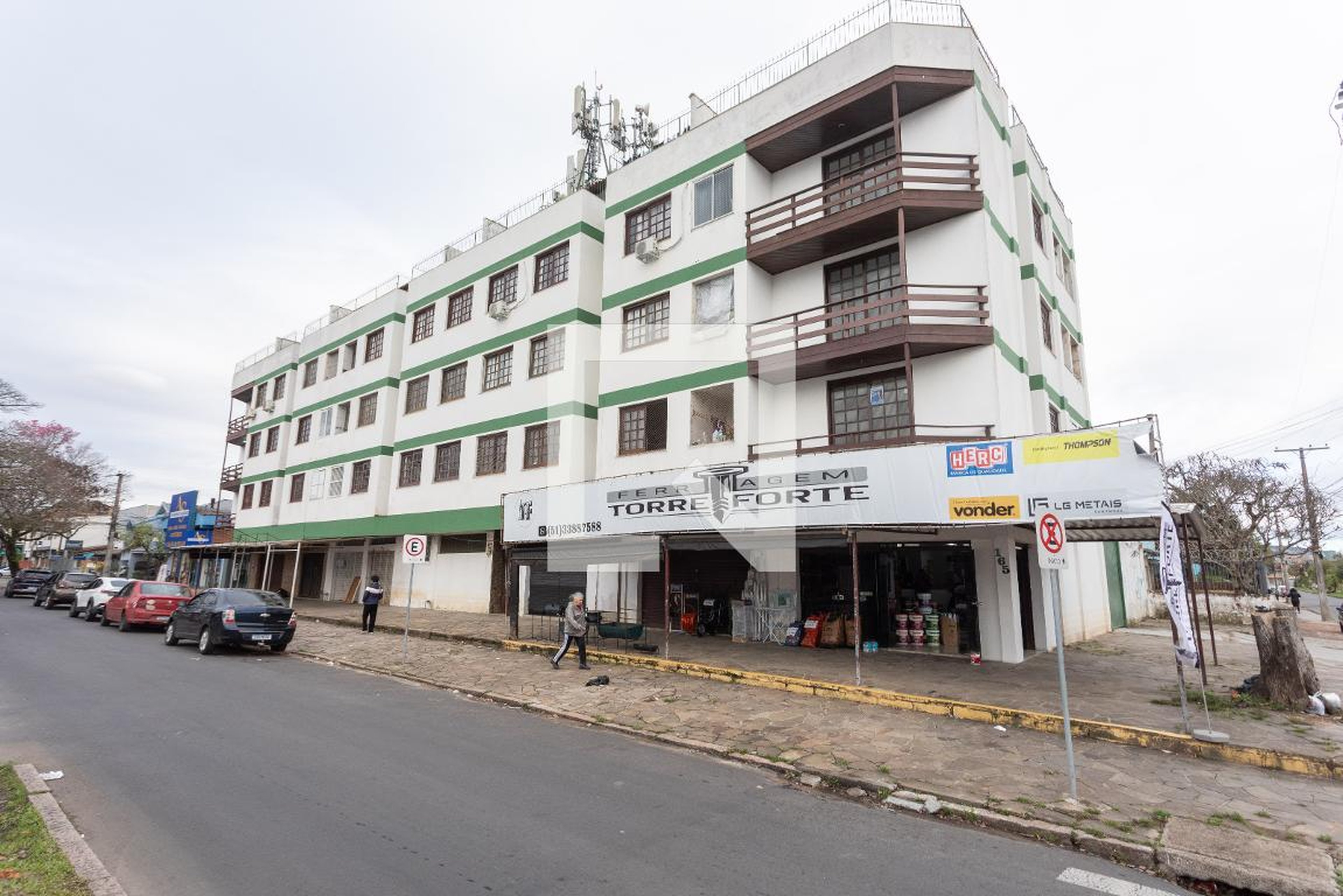Fachada do Prédio Condomínio em Avenida Martins Bastos, 165