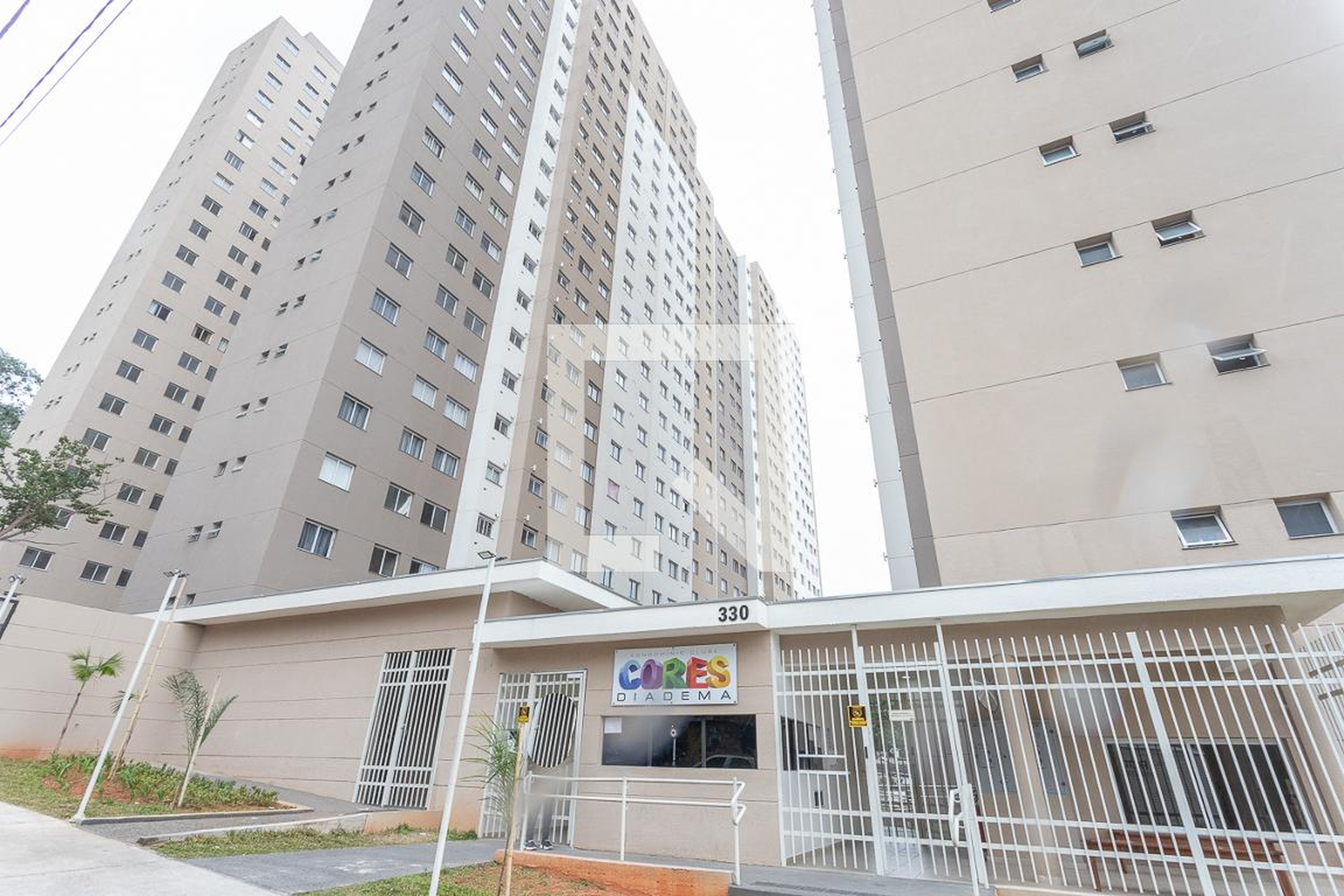 Fachada do condomínio Condomínio Clube Cores Diadema