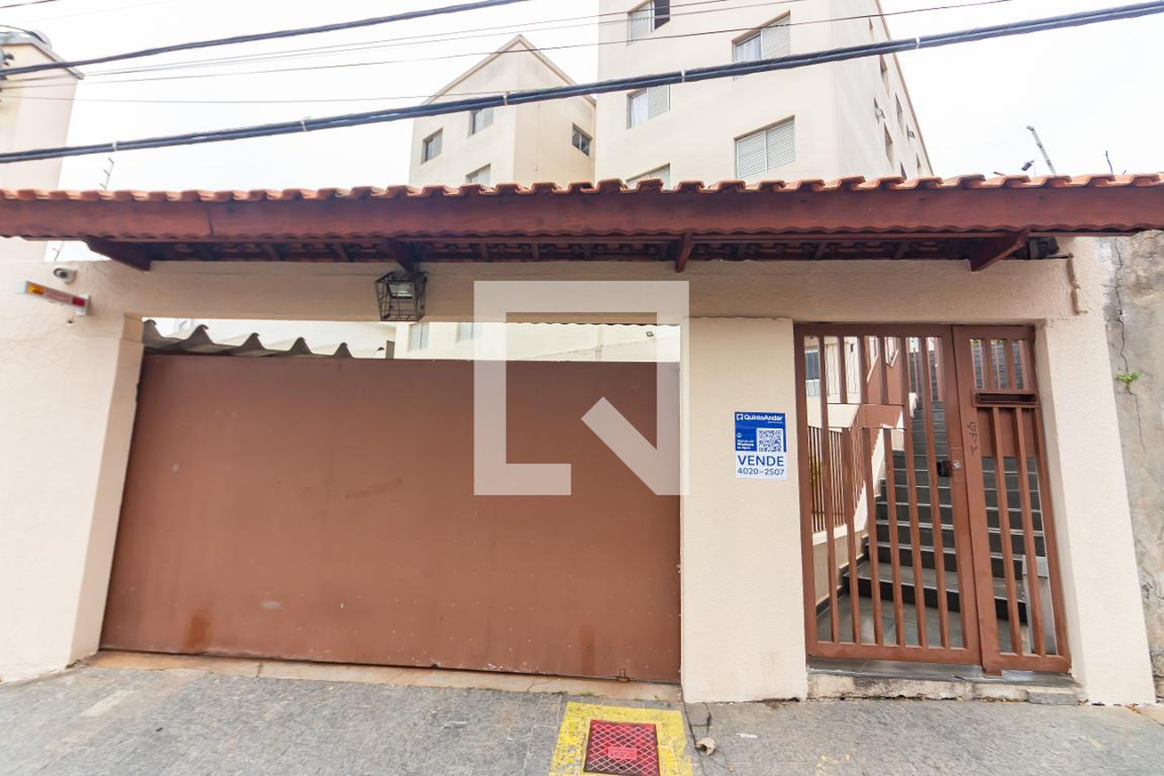 Fachada Condomínio em Rua Doutor Estevão Montebelo, 222
