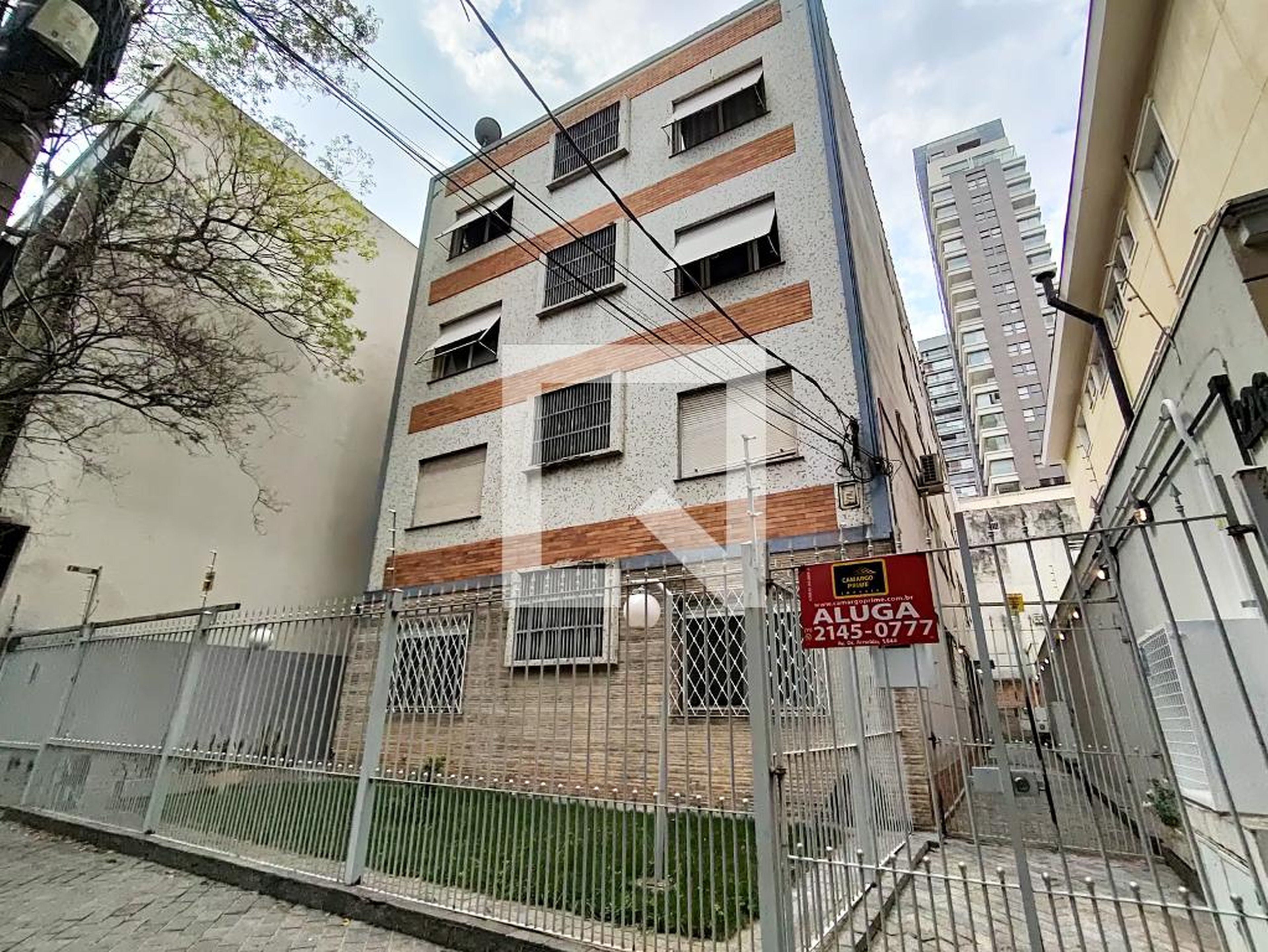 Fachada Condomínio em Rua Capitão Prudente, 226