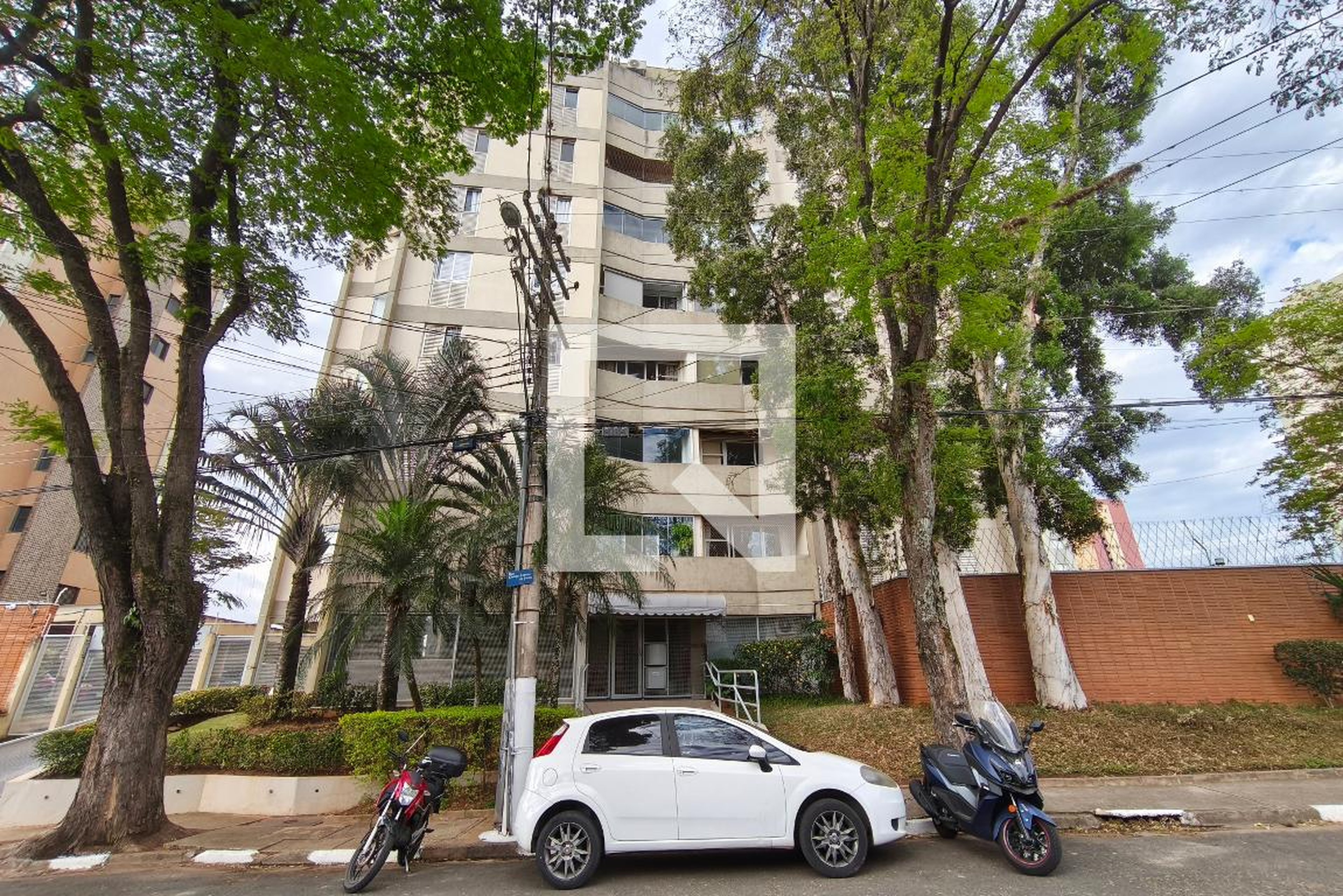 Fachada do Condomínio Edifício Monzart