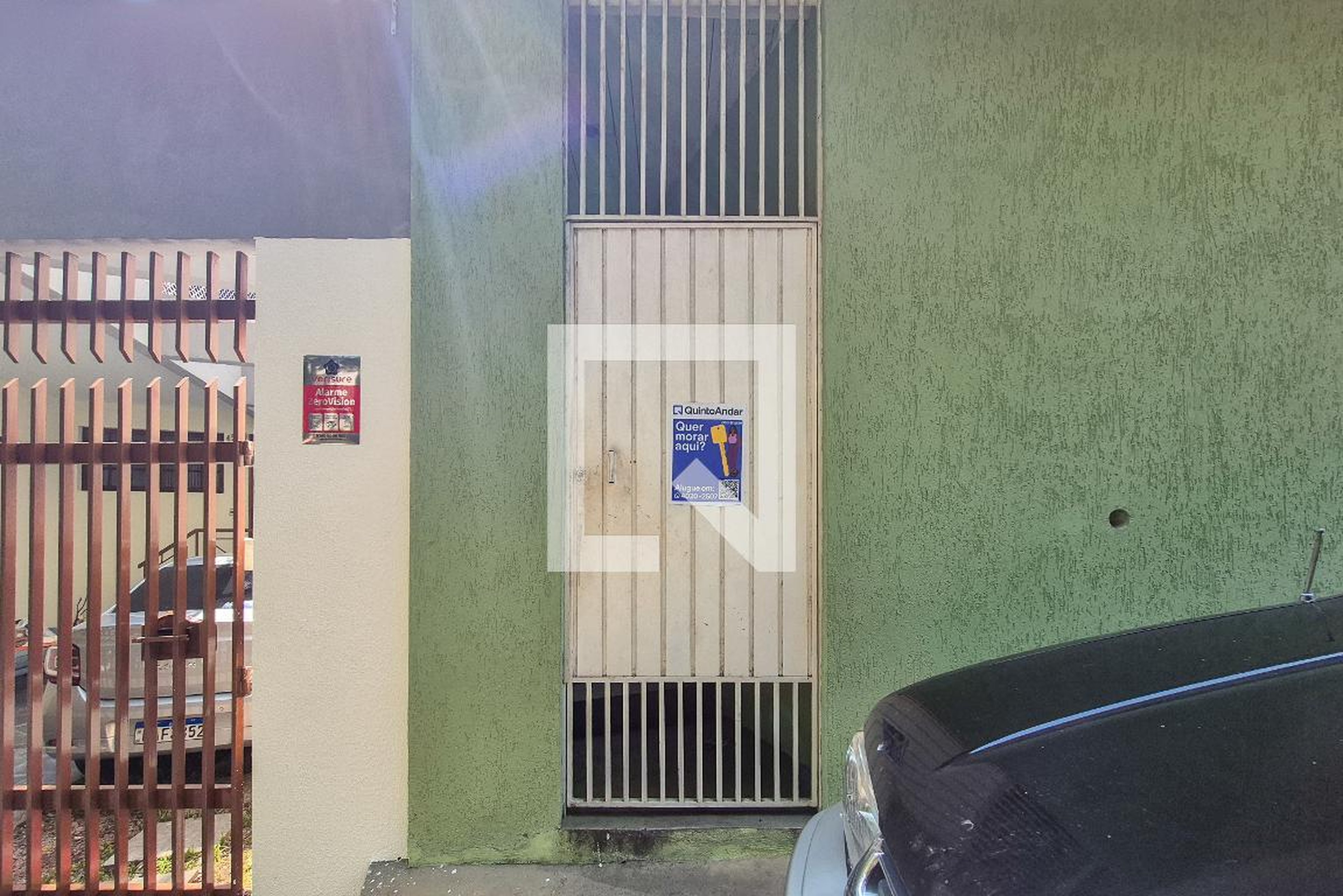 Fachada Condomínio em Rua Claudionor Alves Bastos, 136