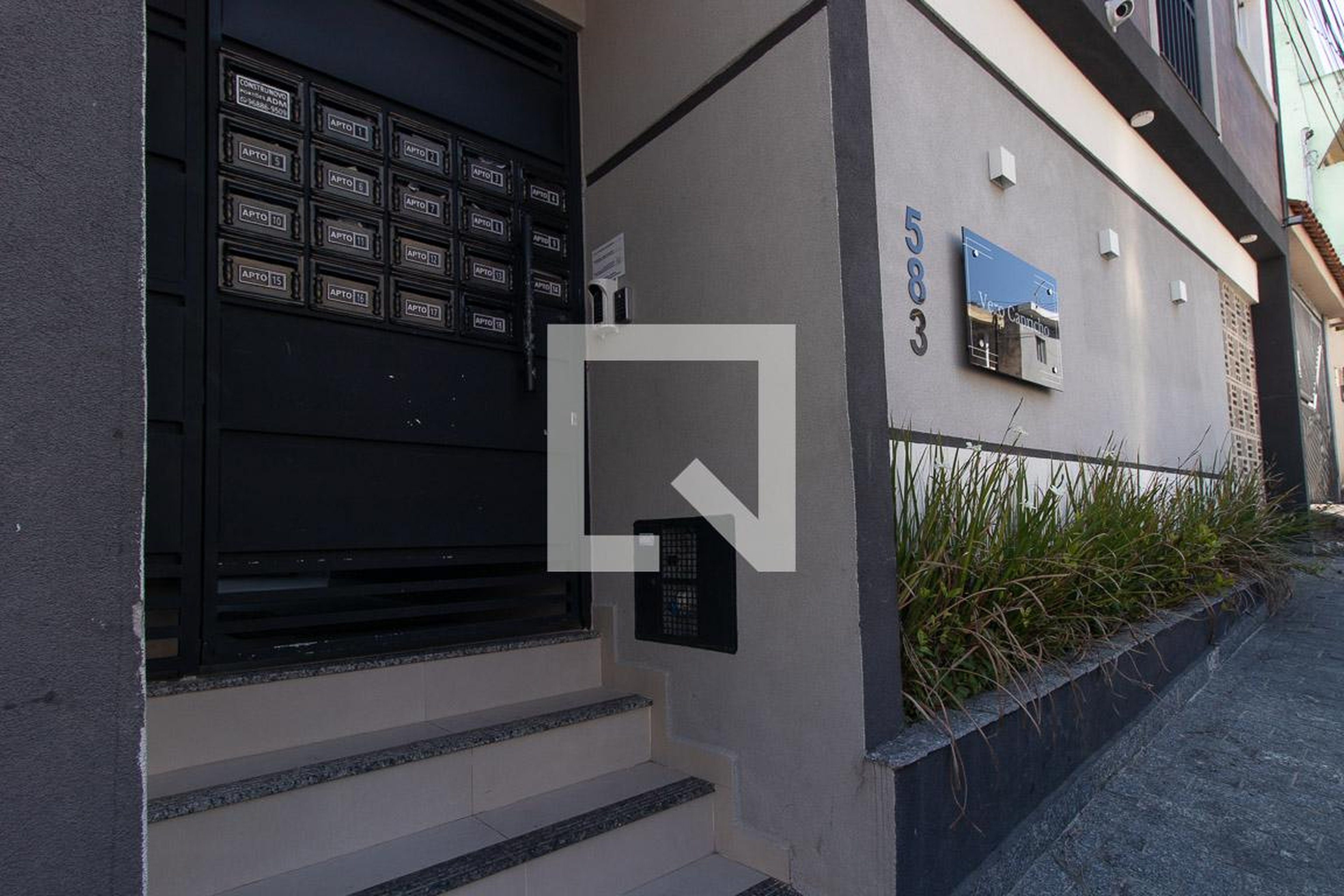Fachada Condomínio em Rua Capricho, 583