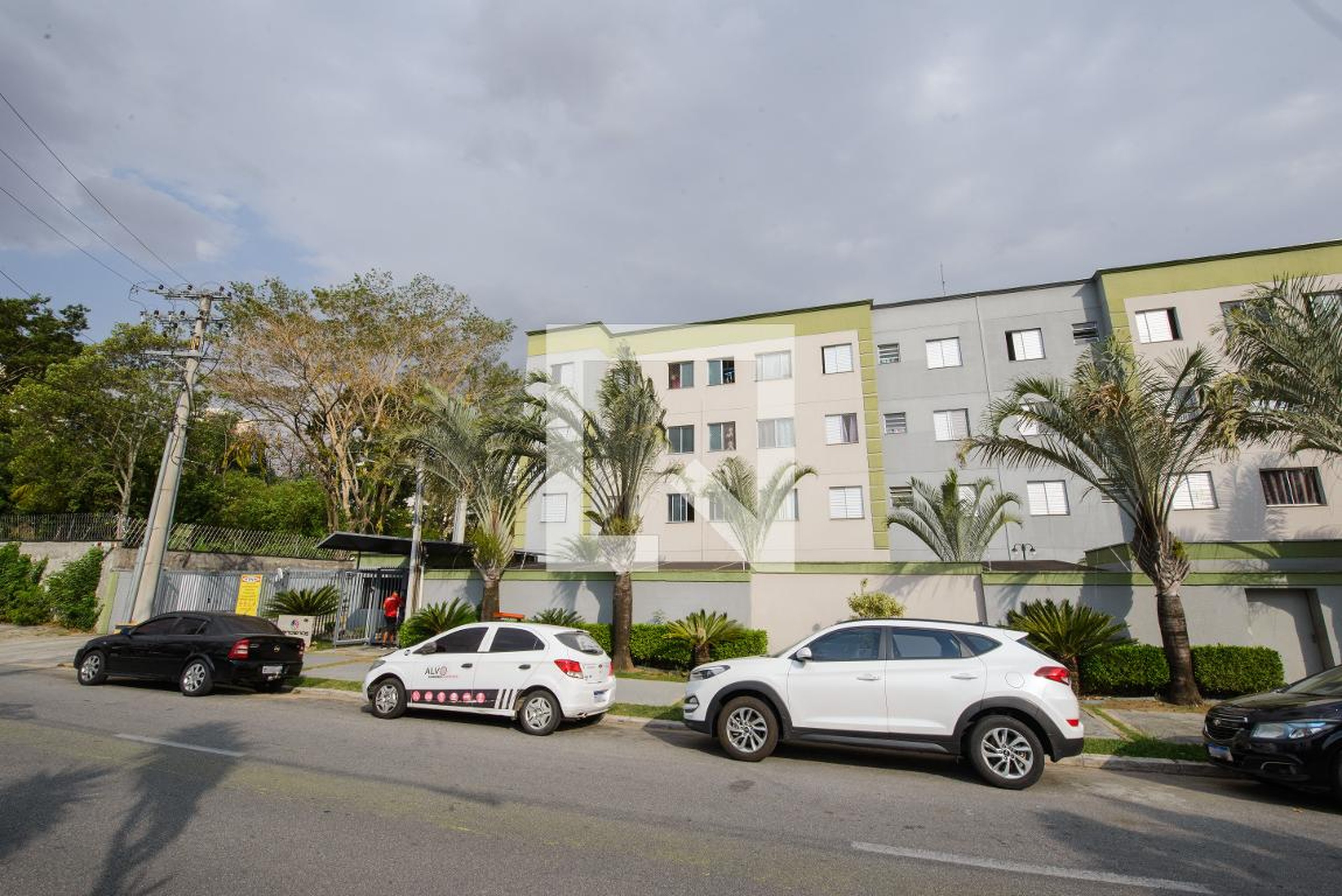 Fachada do condomínio Condomínio em Avenida General de Divisa Luiz Paulo Fernandes de Almeida, 795