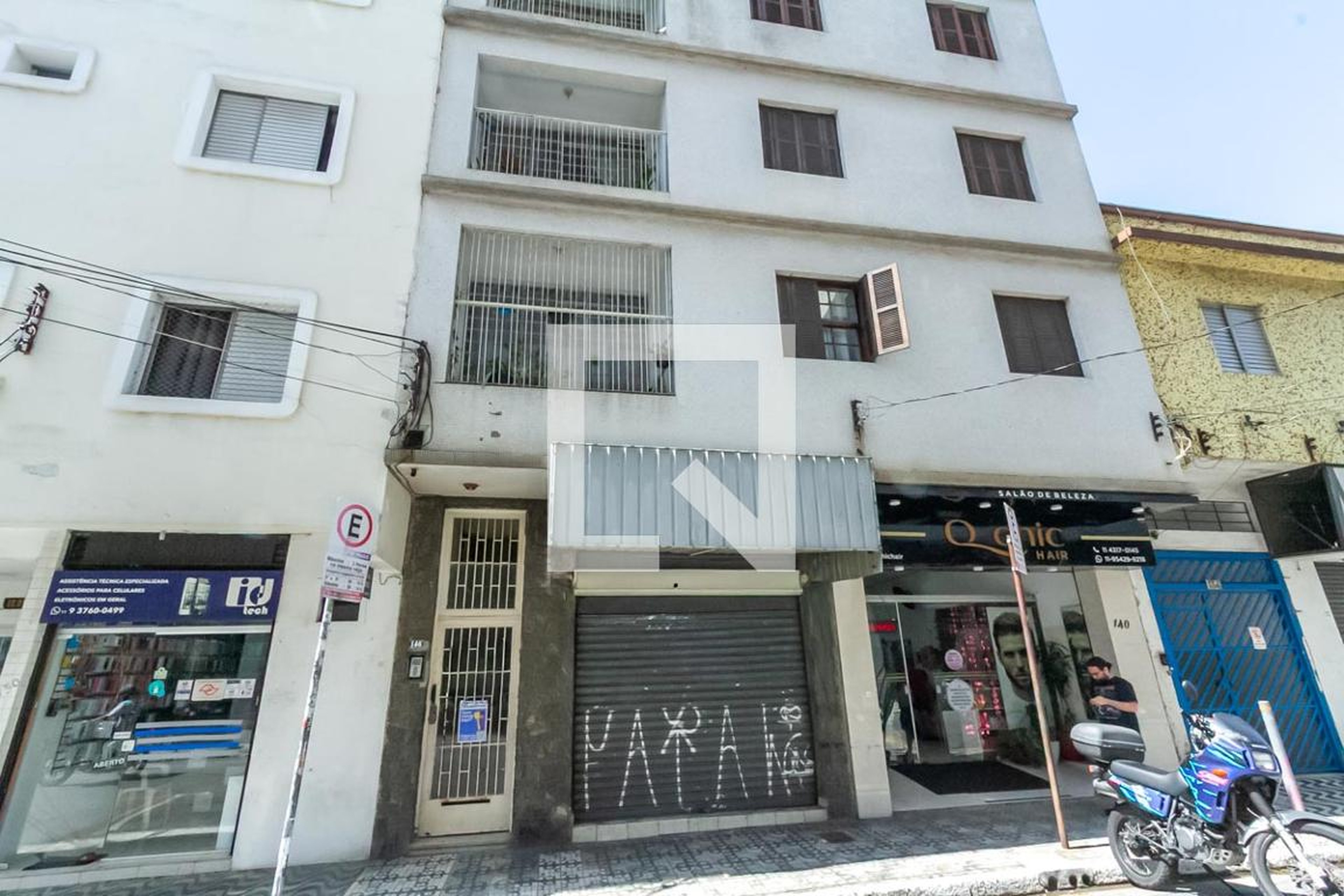 Fachada Condomínio em Rua Helena Jacquey, 146