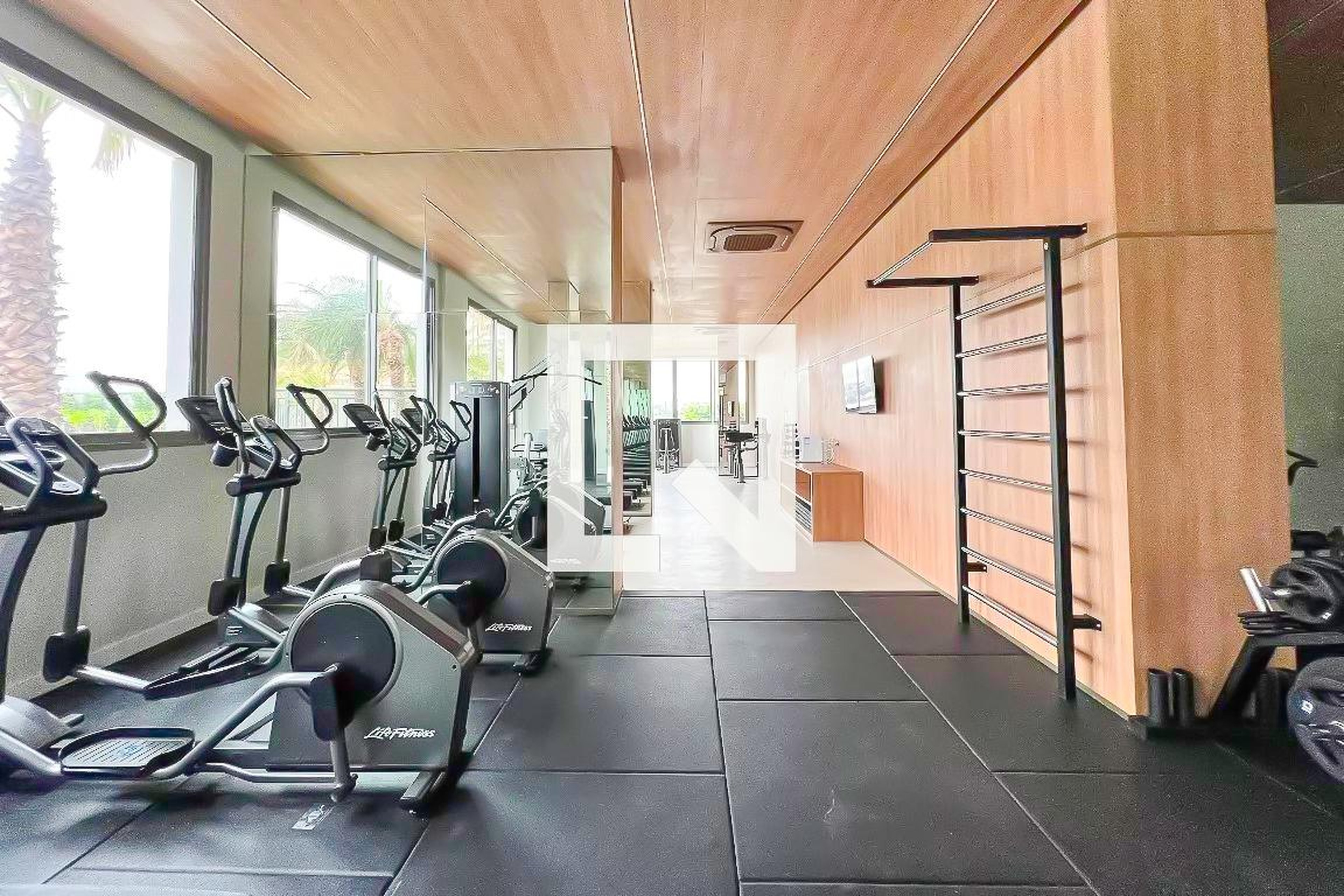 Academia - Grand Mond