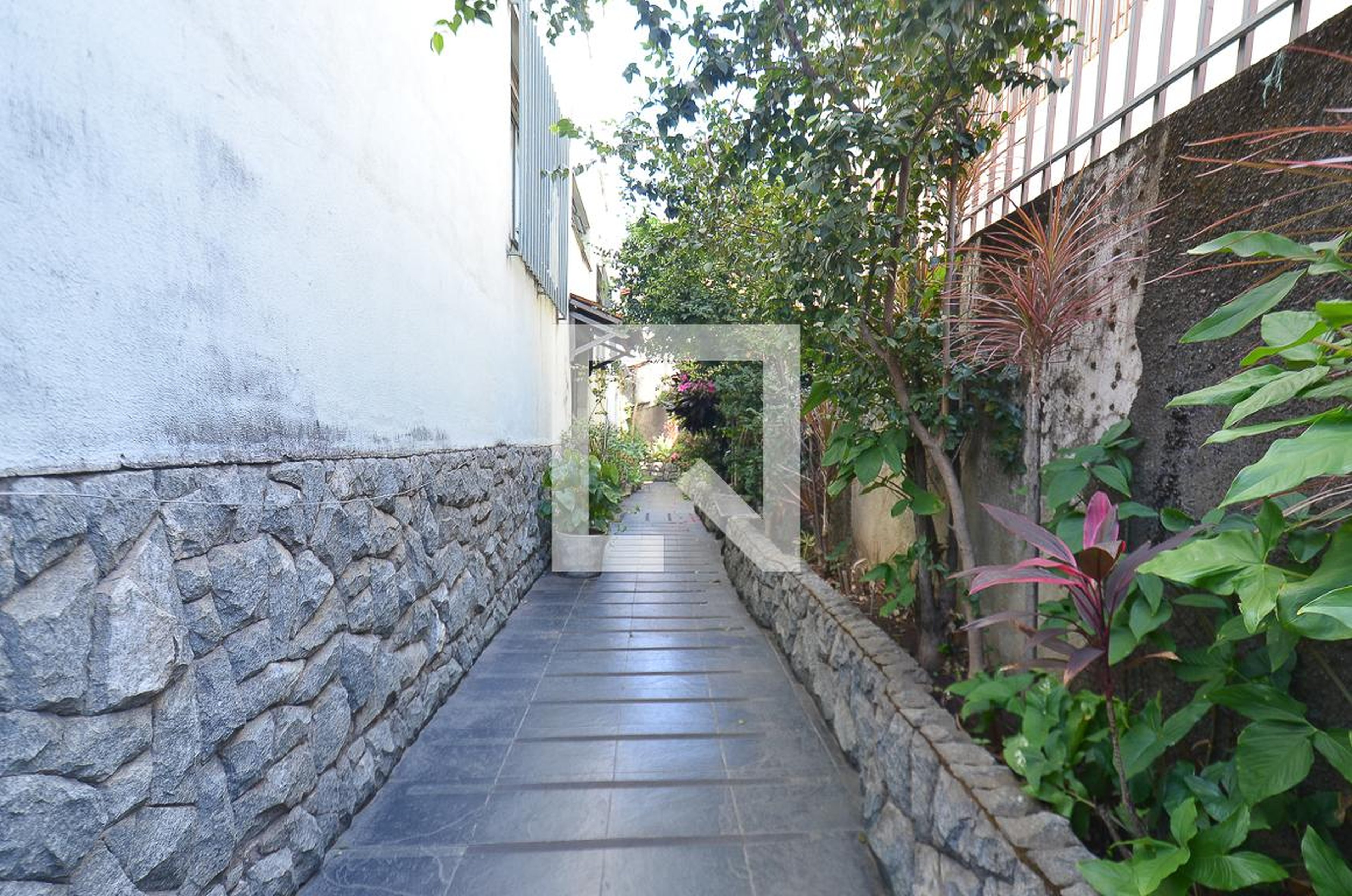 Entrada Condomínio em Rua do Patriarca, 261