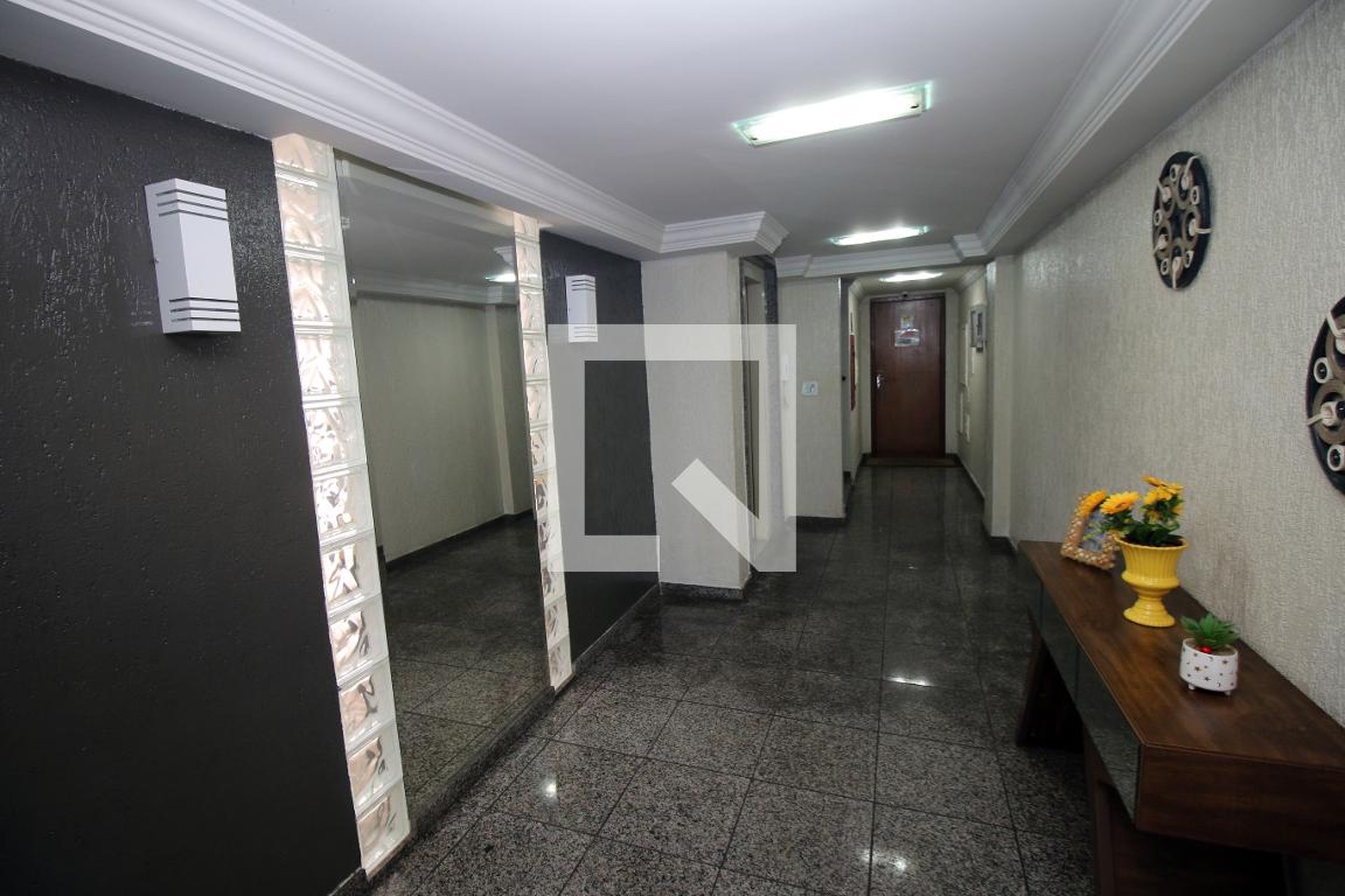 Hall de Entrada Condomínio em Rua Manuel de Oliveira, 147