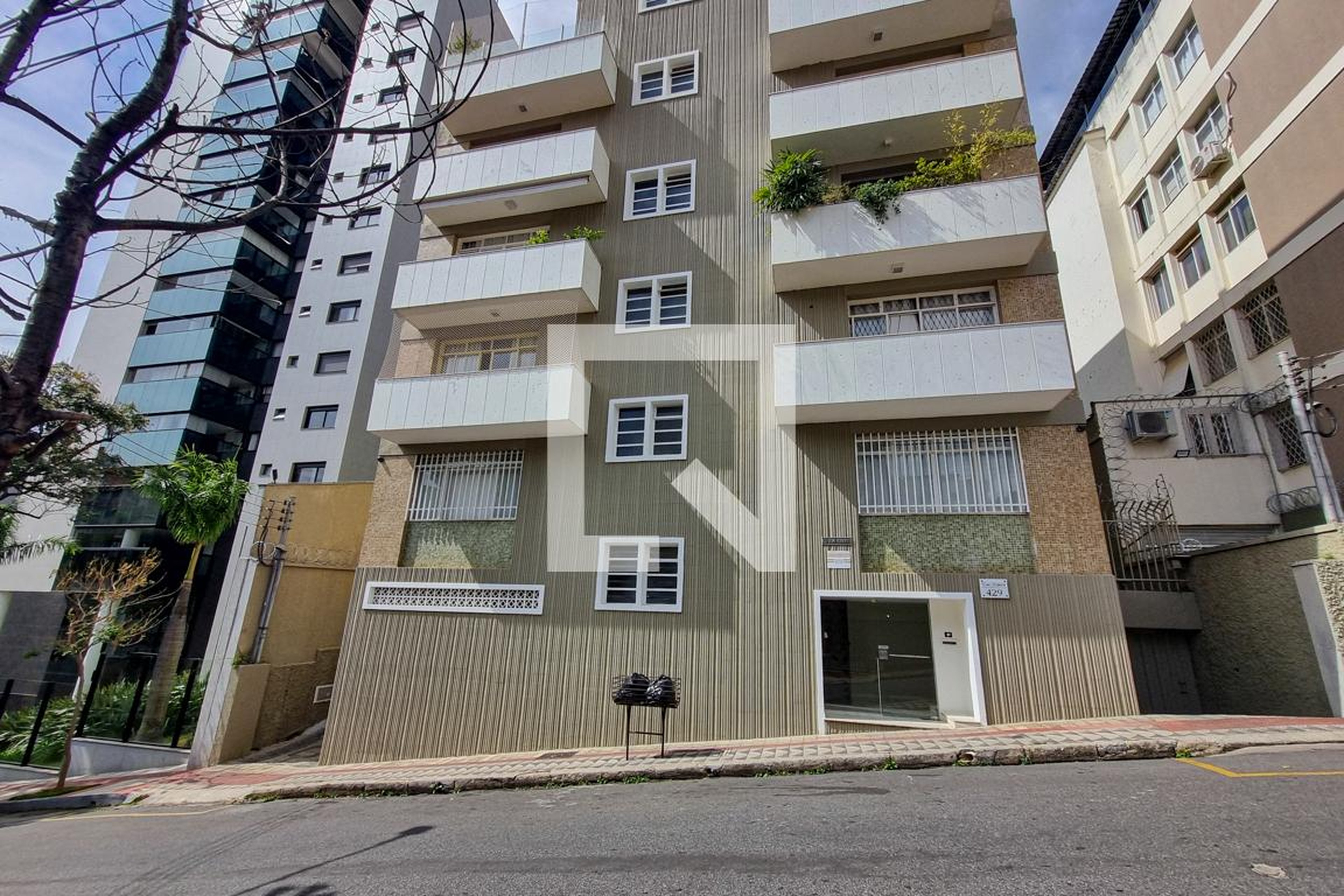 Fachada Condomínio em Rua Cassiporé, 429