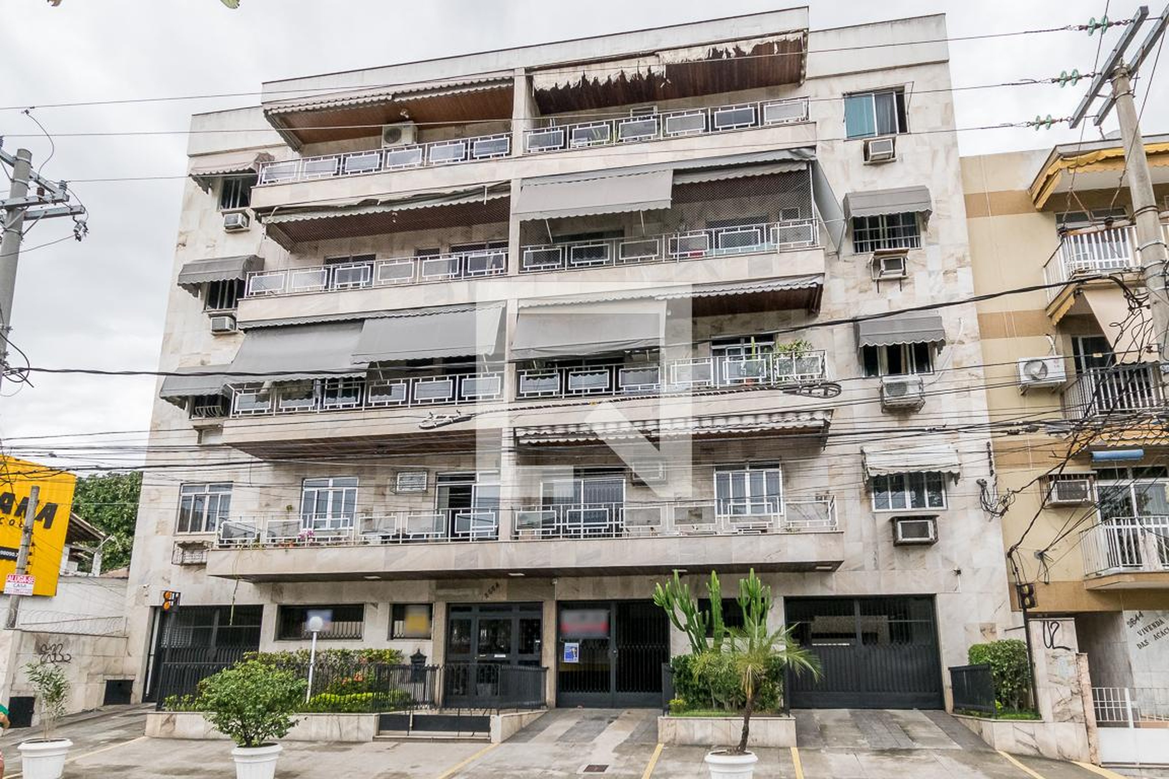 Fachada Condomínio em Avenida Meriti, 2664