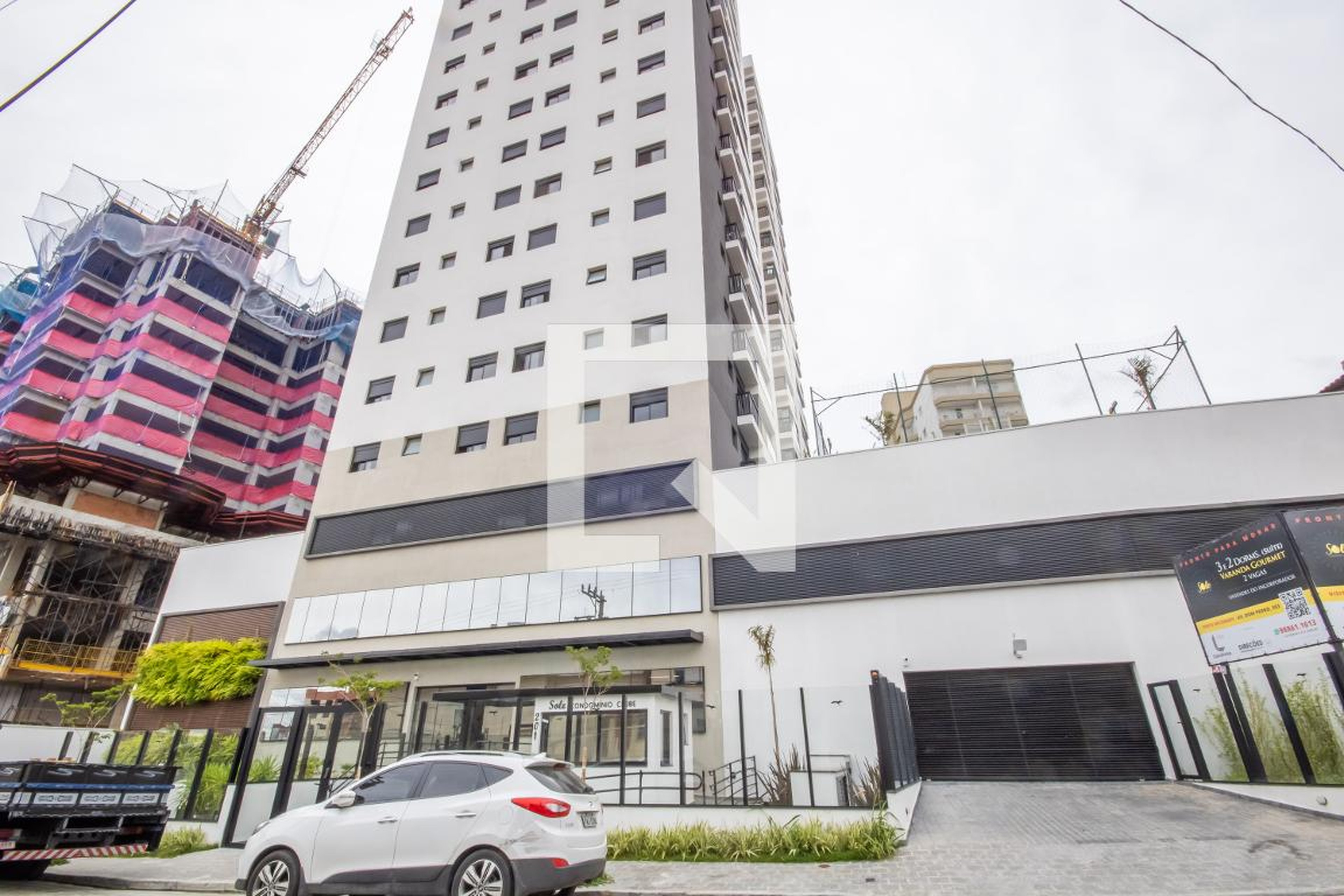 Fachada Condomínio em Rua Antônia Bizarro, 52