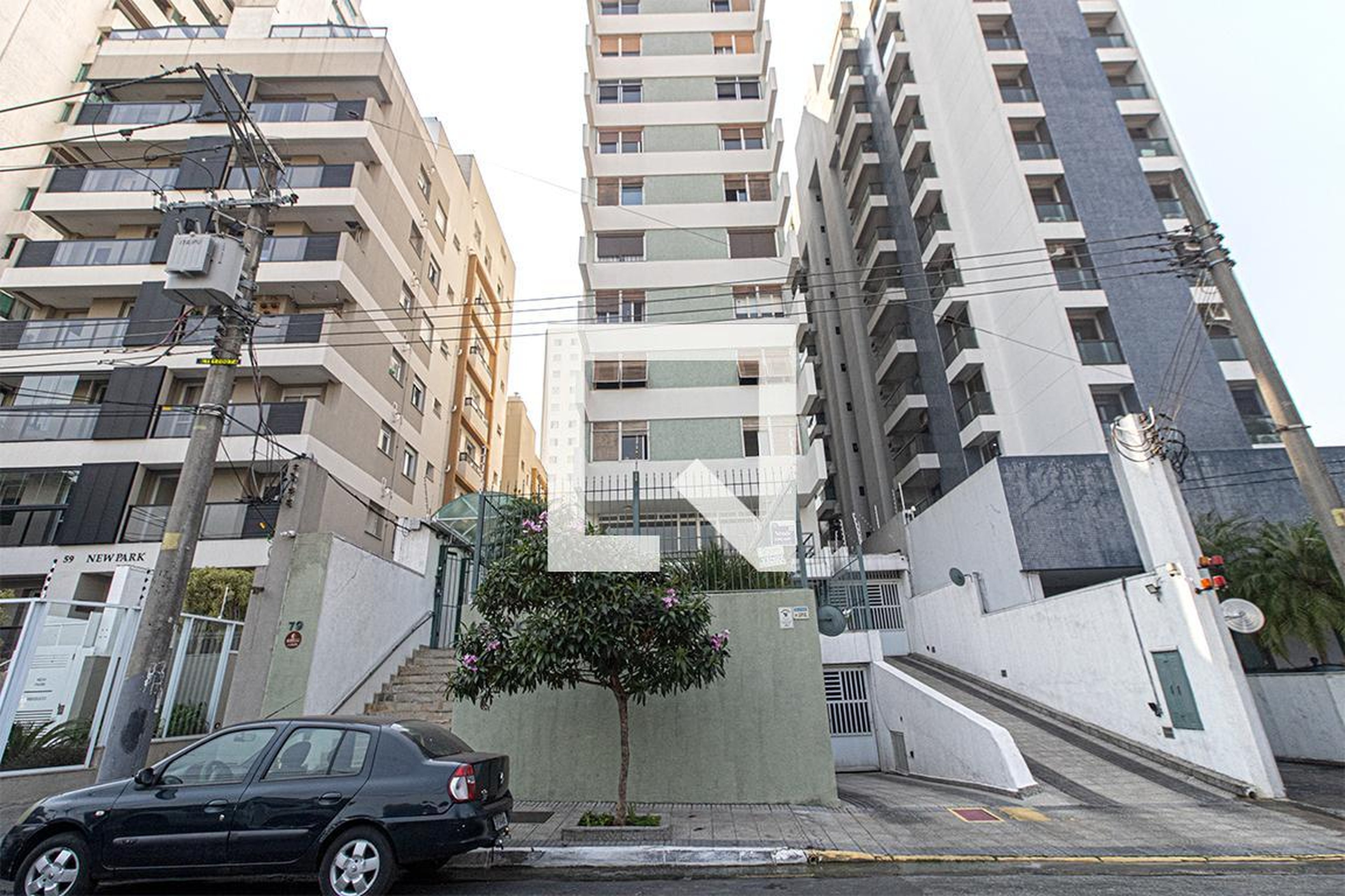 Fachada Condomínio em Rua Batista Caetano, 72