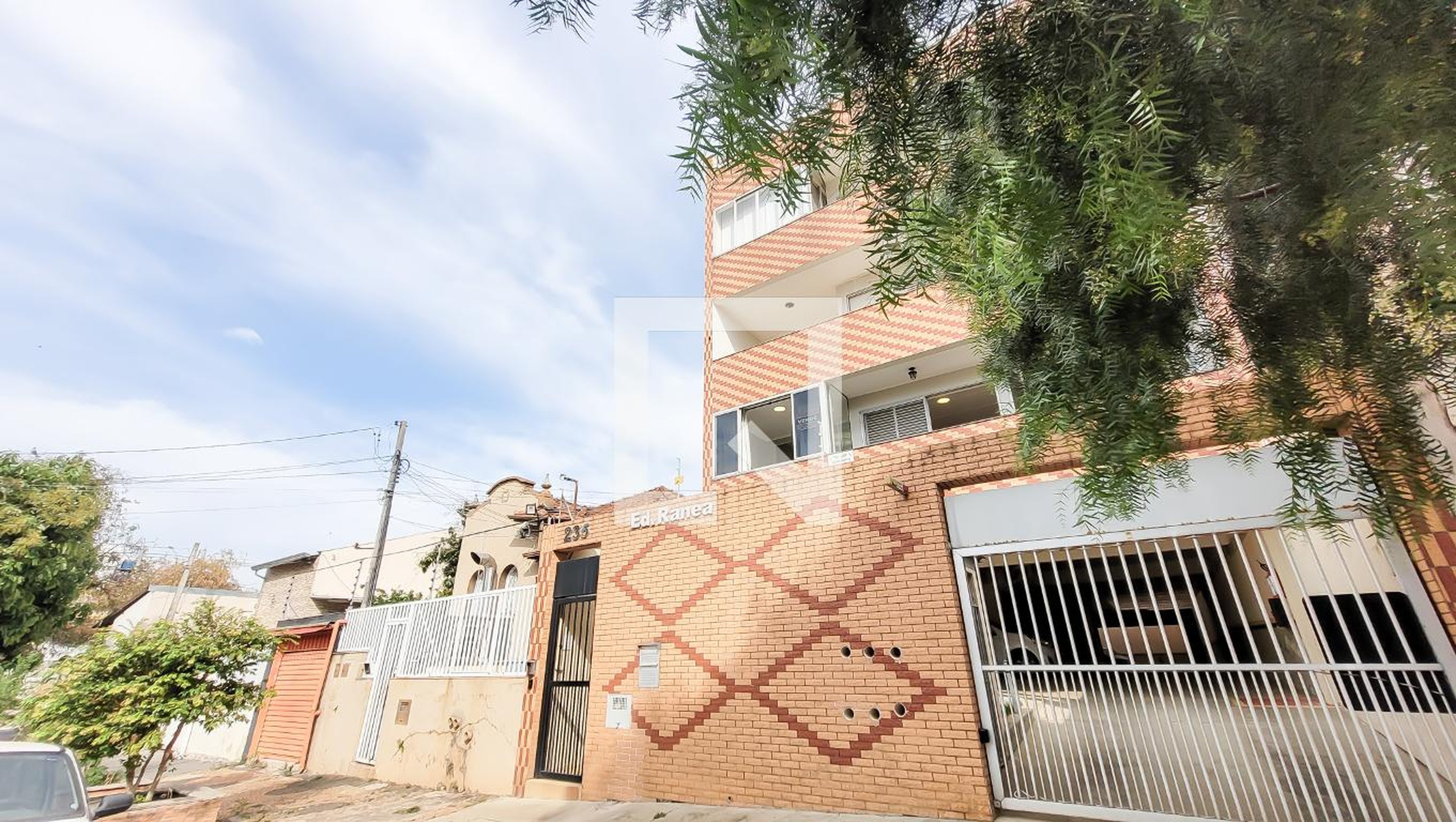 Fachada Condomínio em Rua Doutor Teodoro Langard, 235