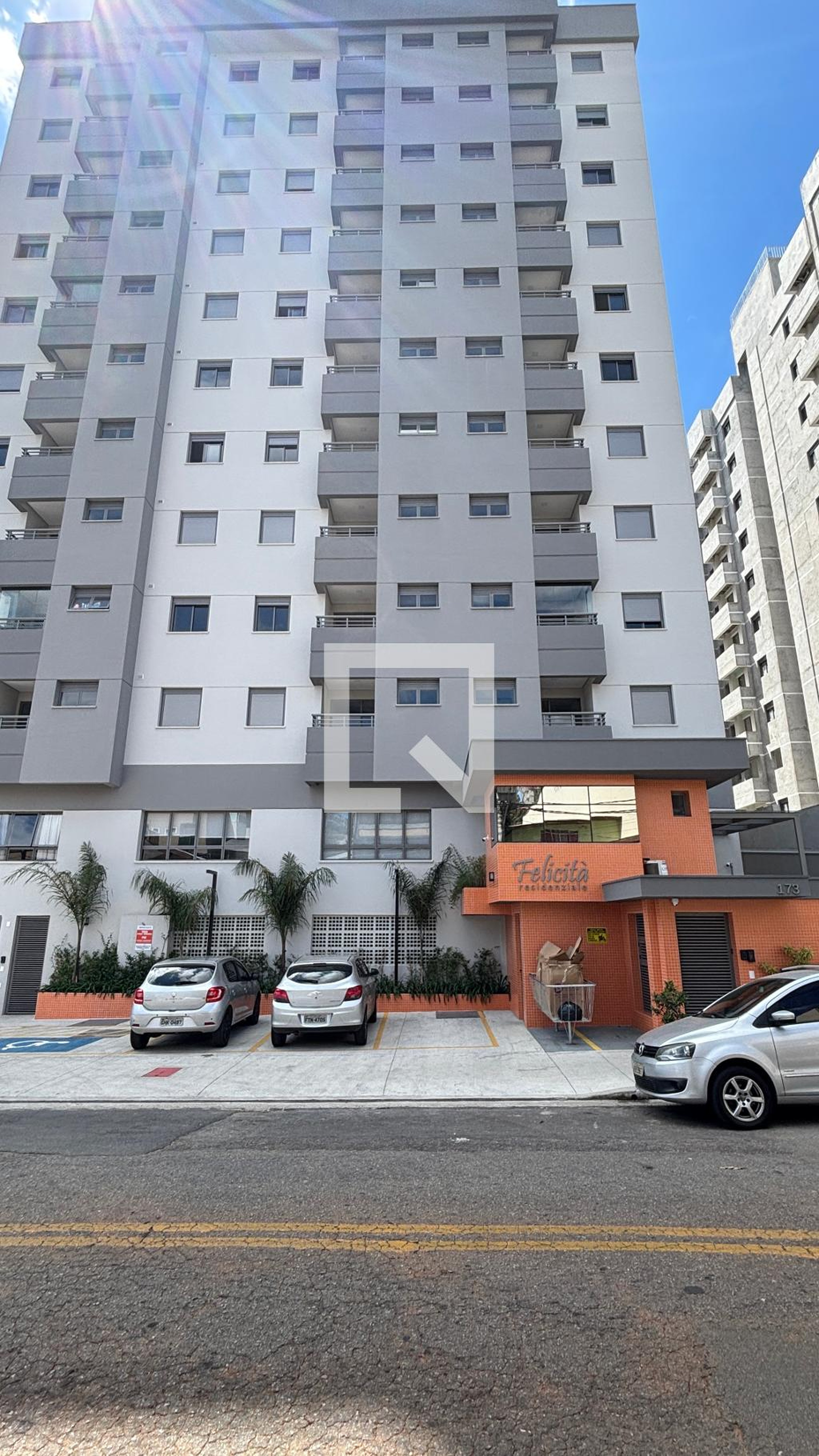 Fachada Condomínio em Rua Angatuba, 173