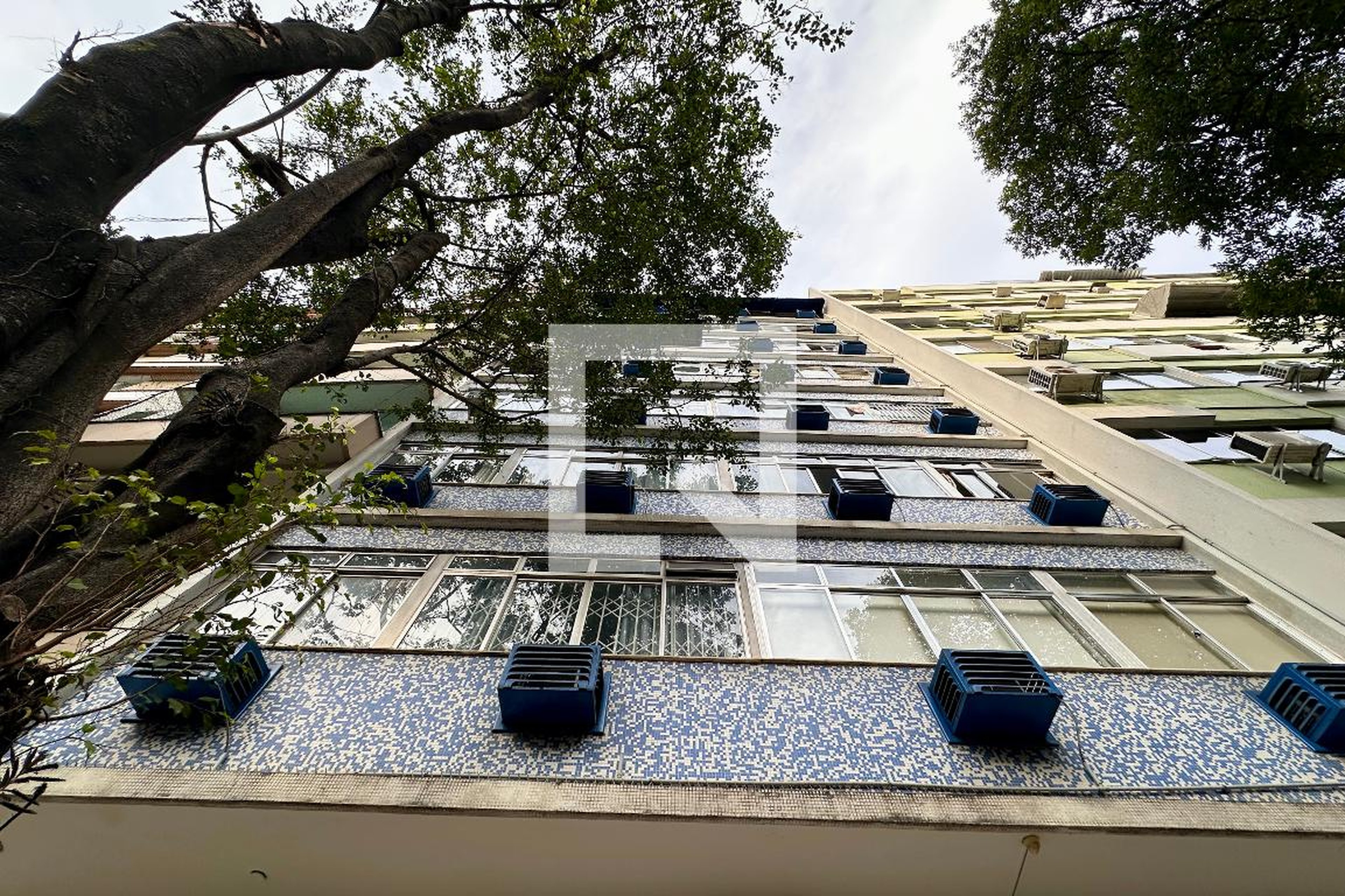 Fachada Condomínio em Rua Pinheiro Machado, 17