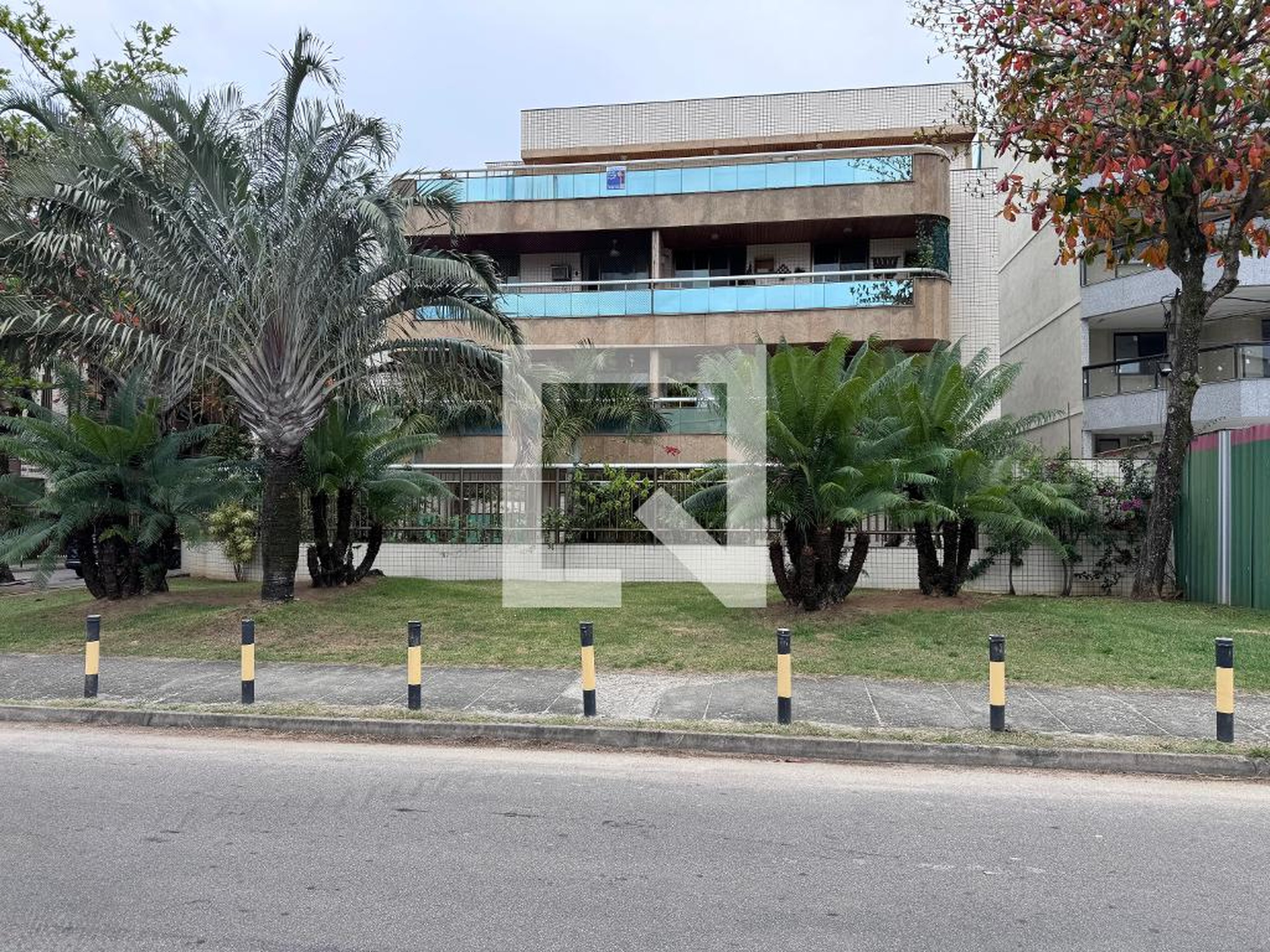 Fachada Condomínio em Rua Sérgio Branco Soares, 141