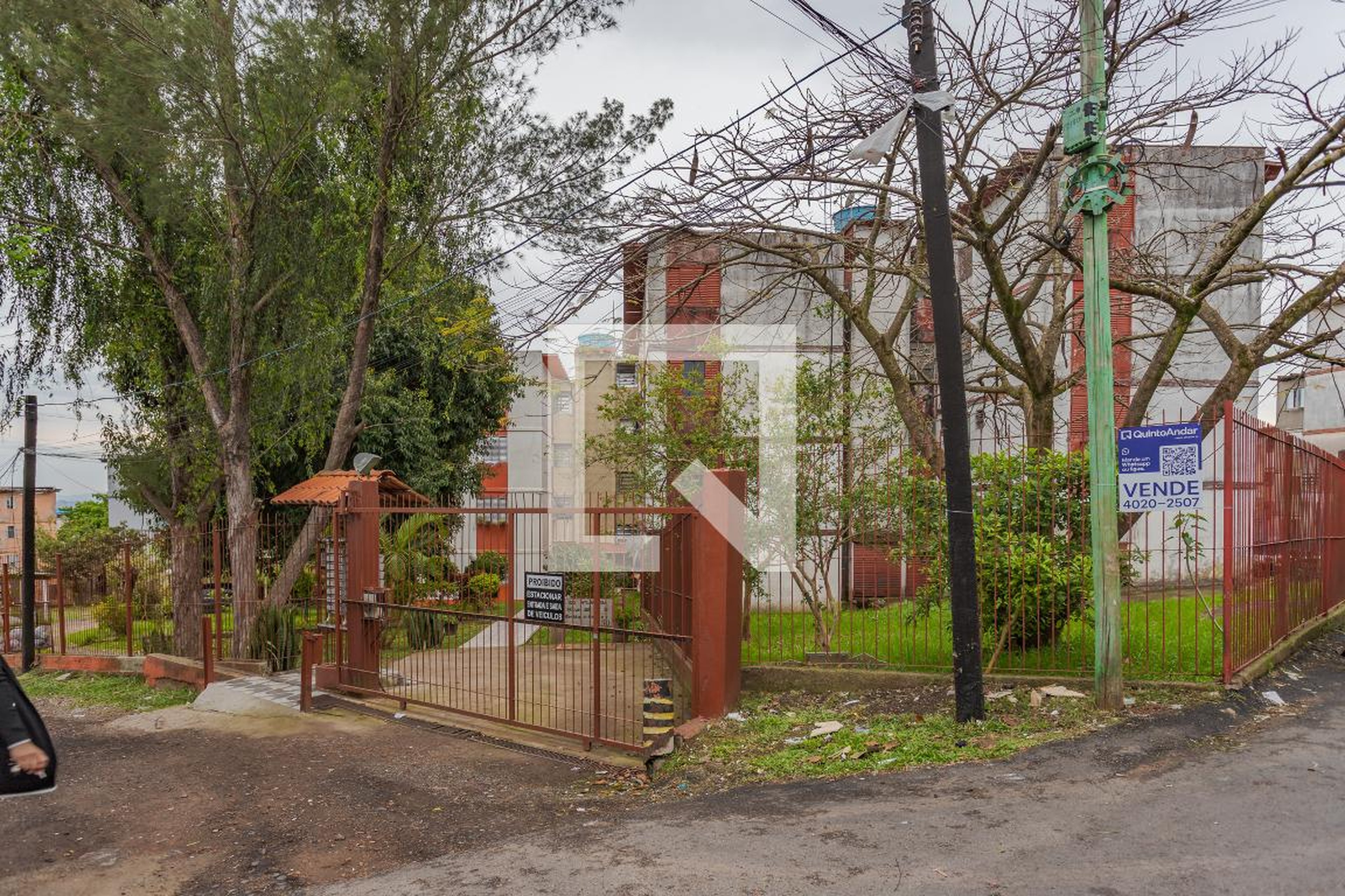 Fachada Condomínio em Rua Mery Weiss, 95
