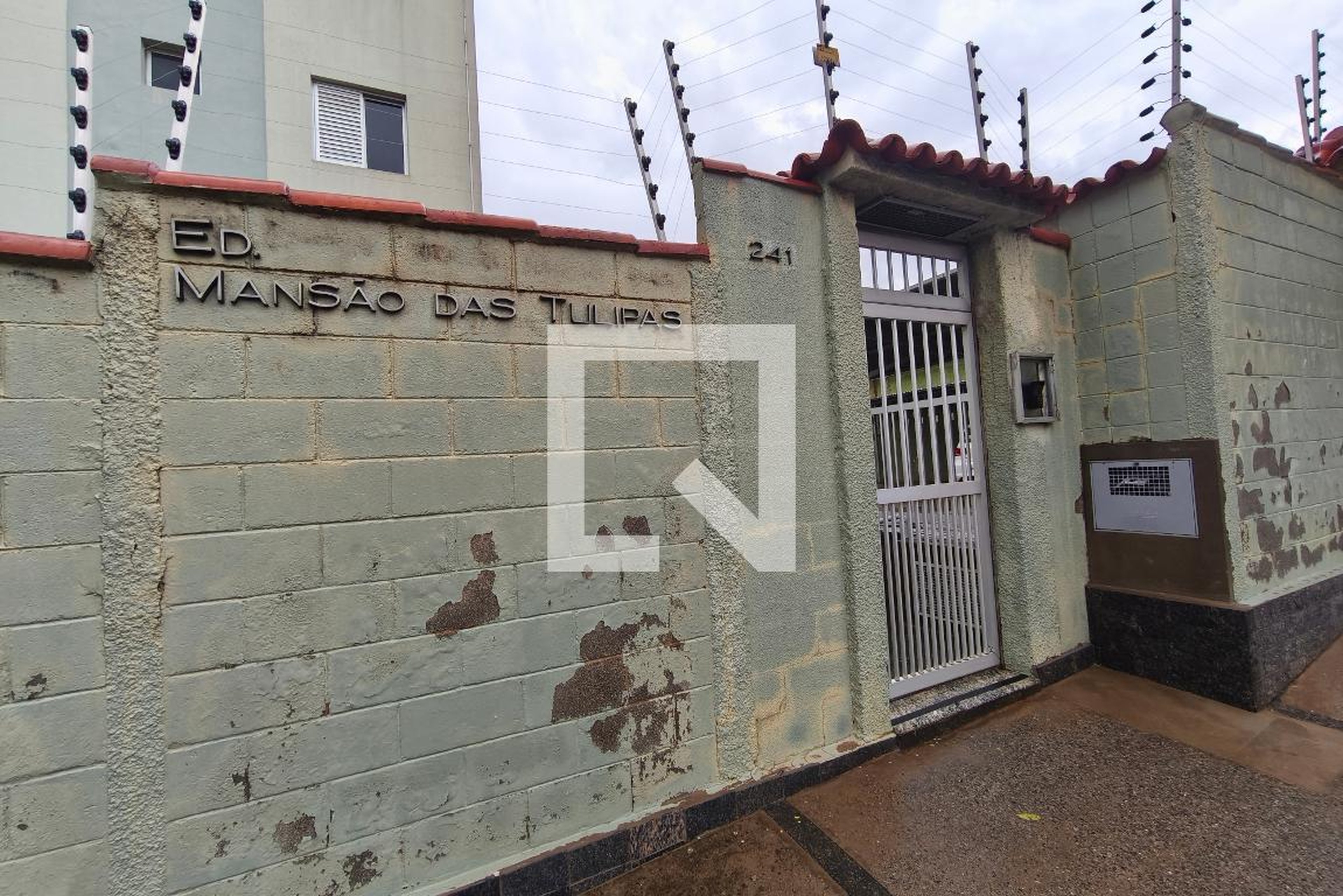 Fachada do Condomínio Condomínio em Rua Antônio Menito, 1