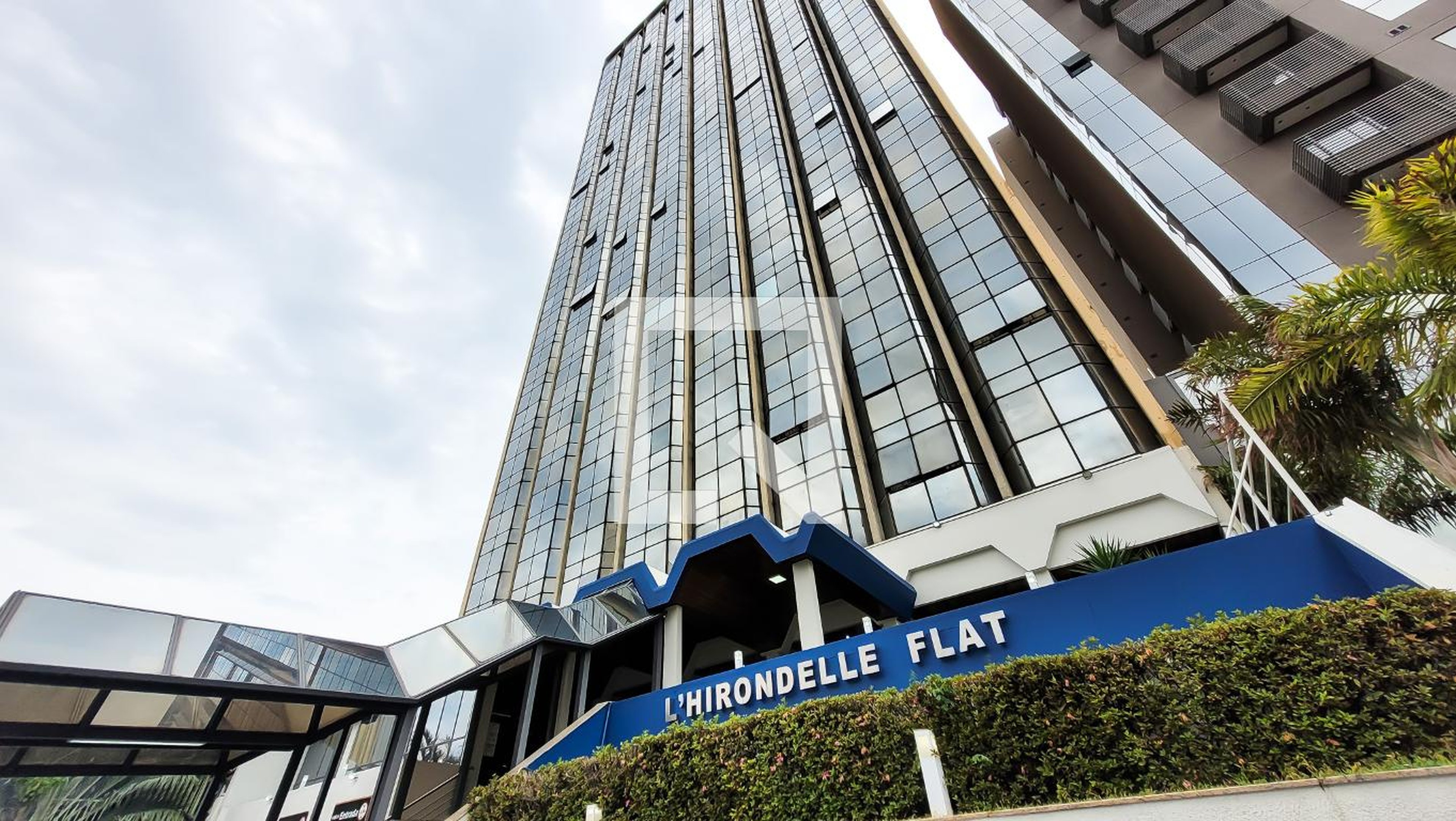 Fachada Condomínio Lhirondelle Flat Service