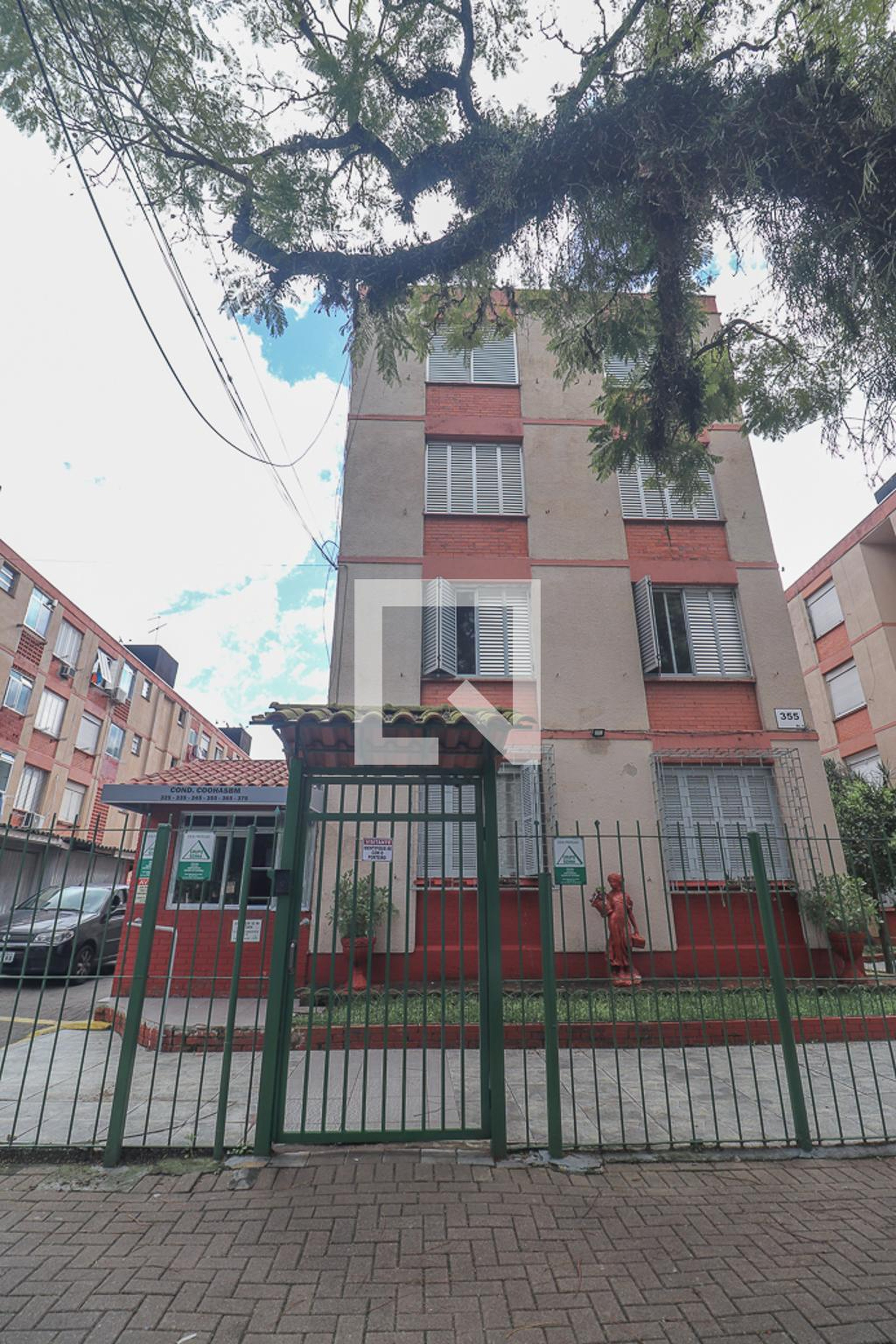 Fachada Condomínio em Rua Gomes de Freitas, 335