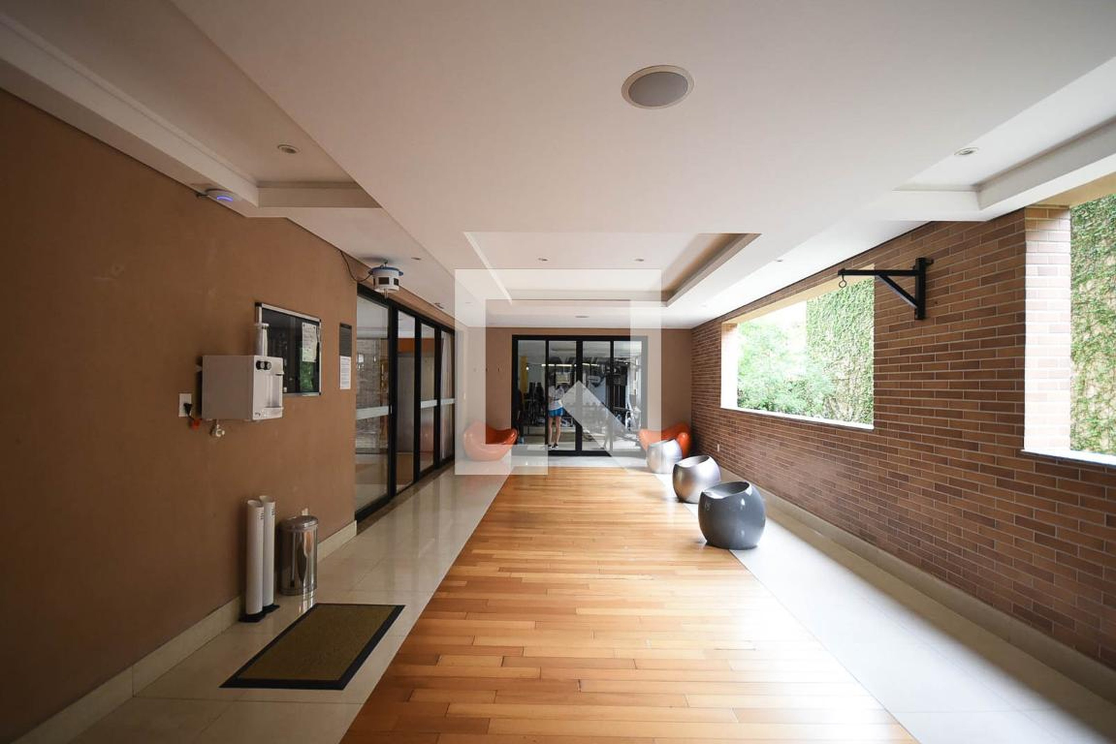 Academia - Riverside Brownstone Residence
