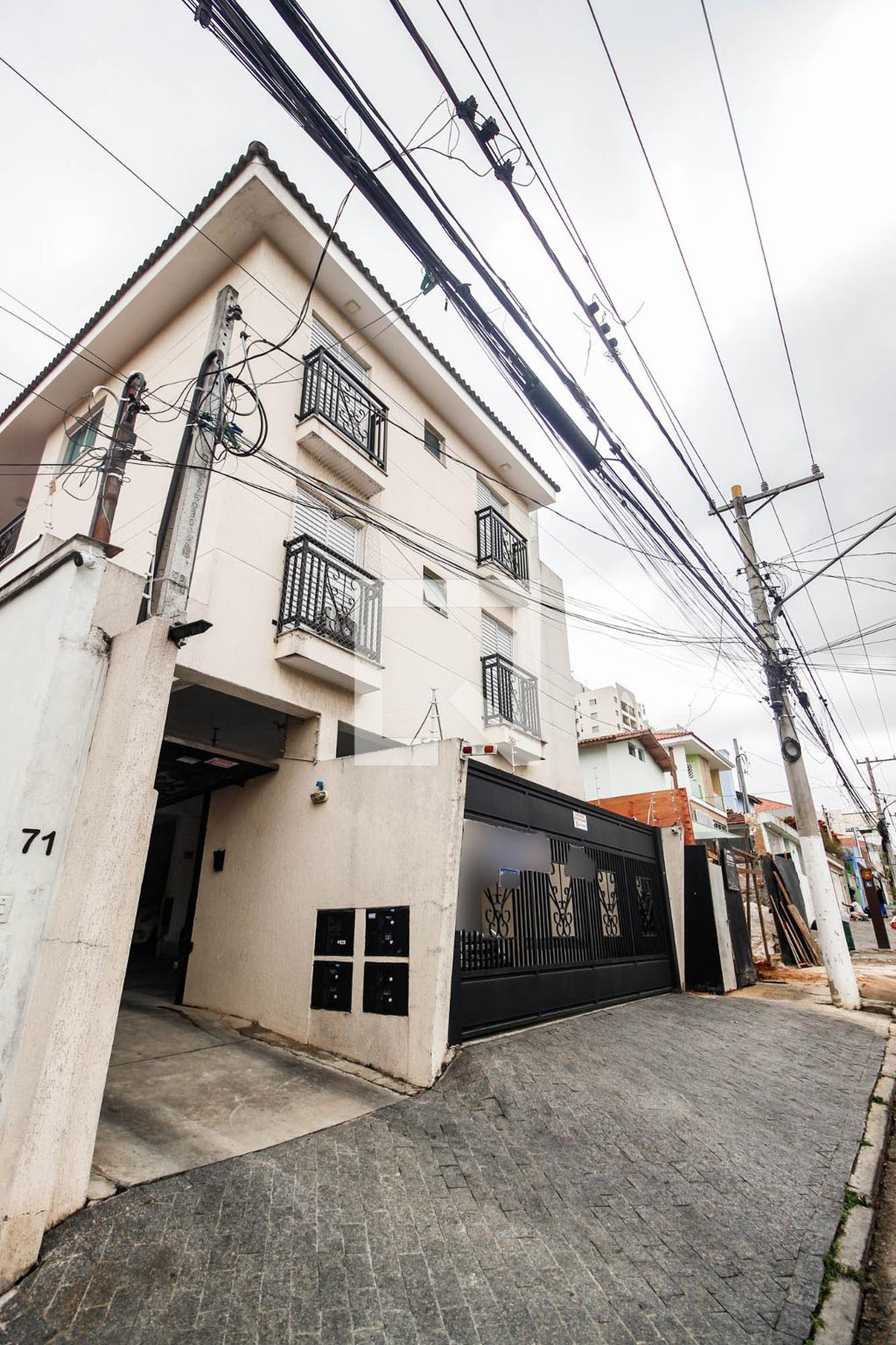 Fachada Condomínio em Rua Salvador Romeu, 87