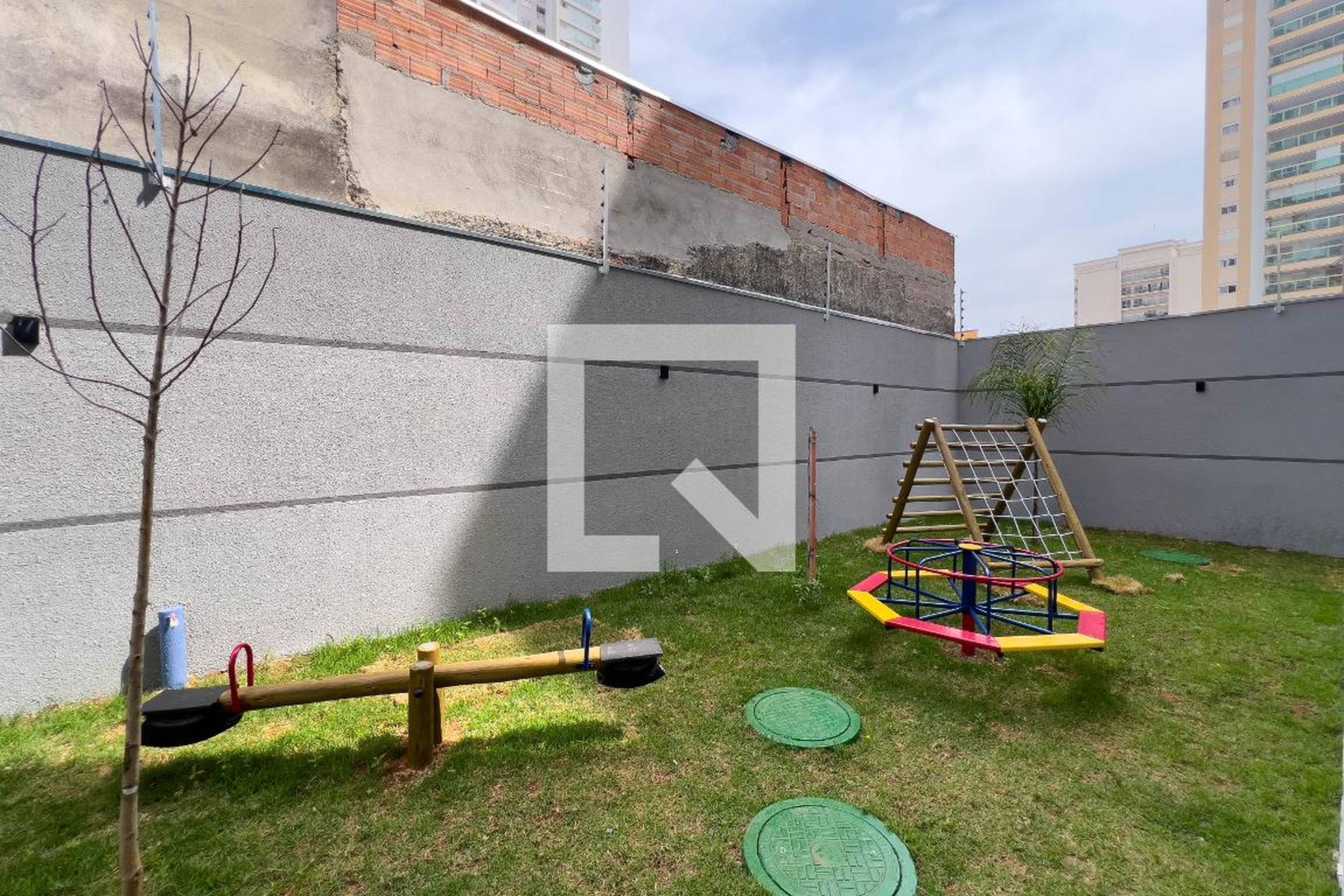 Playground - Metrocasa Santa Cruz