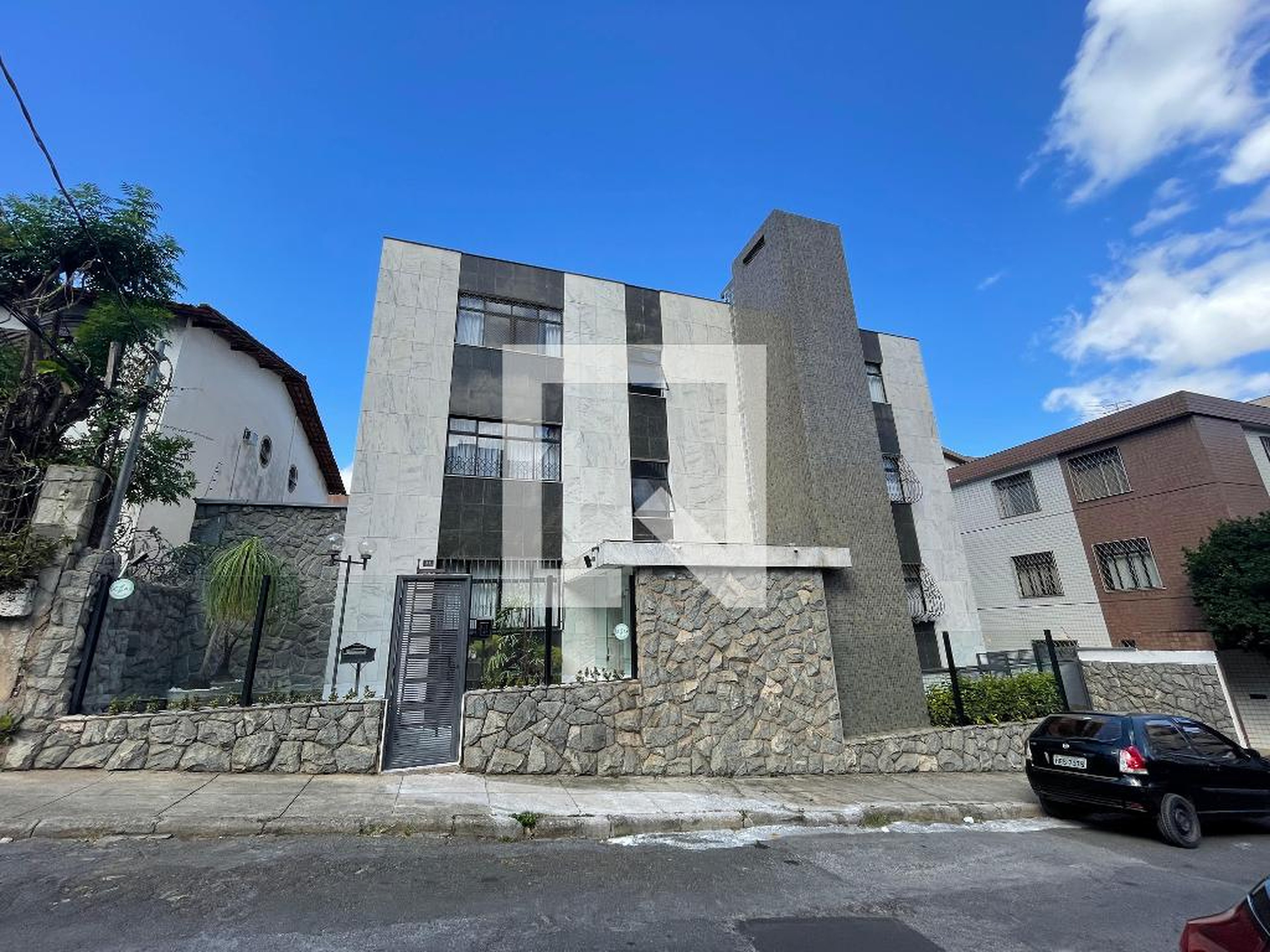 Fachada Condomínio em Rua Artur Joviano, 31