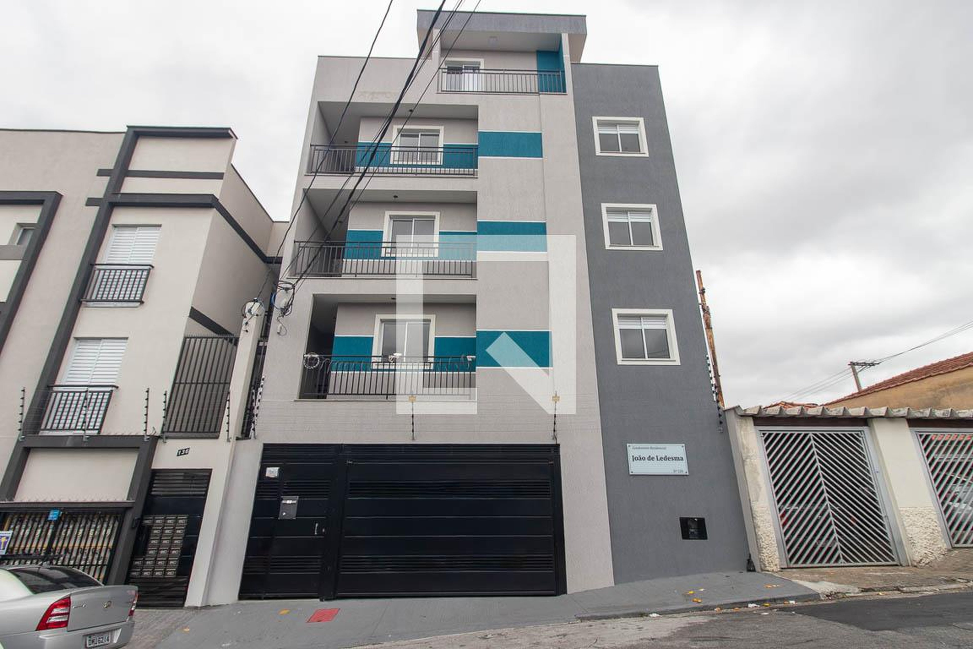 Fachada Condomínio em Rua João de Ledesma, 126