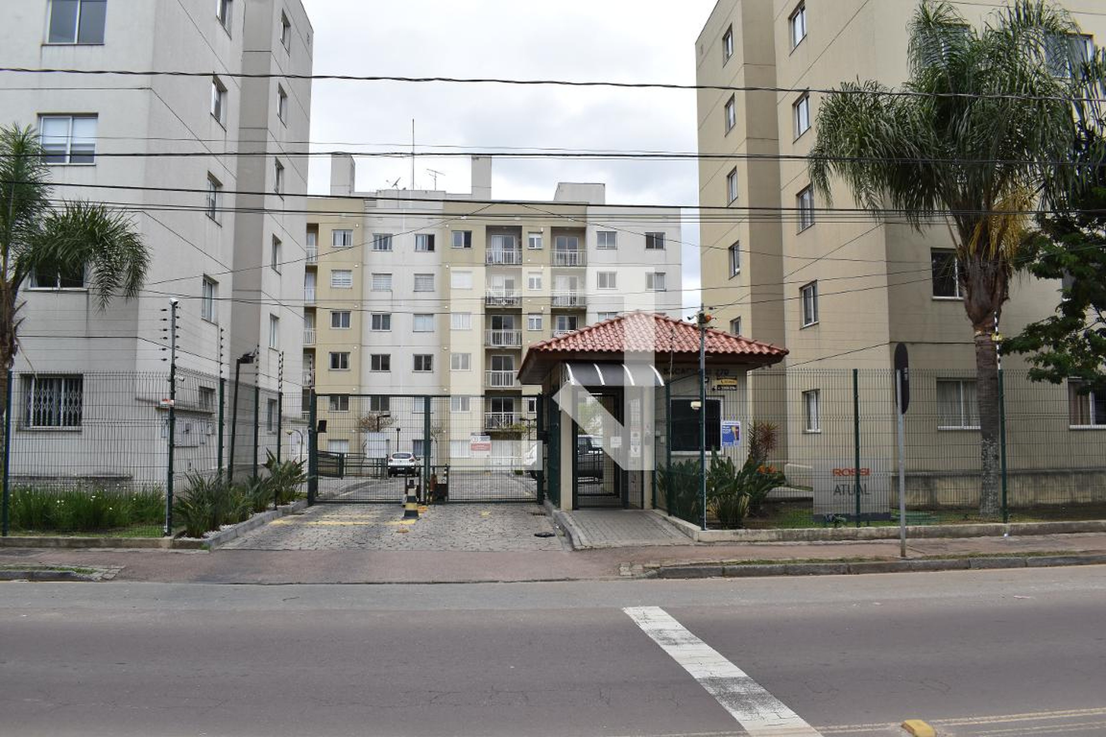 Fachada do condomínio Condomínio Atual Bacacheri