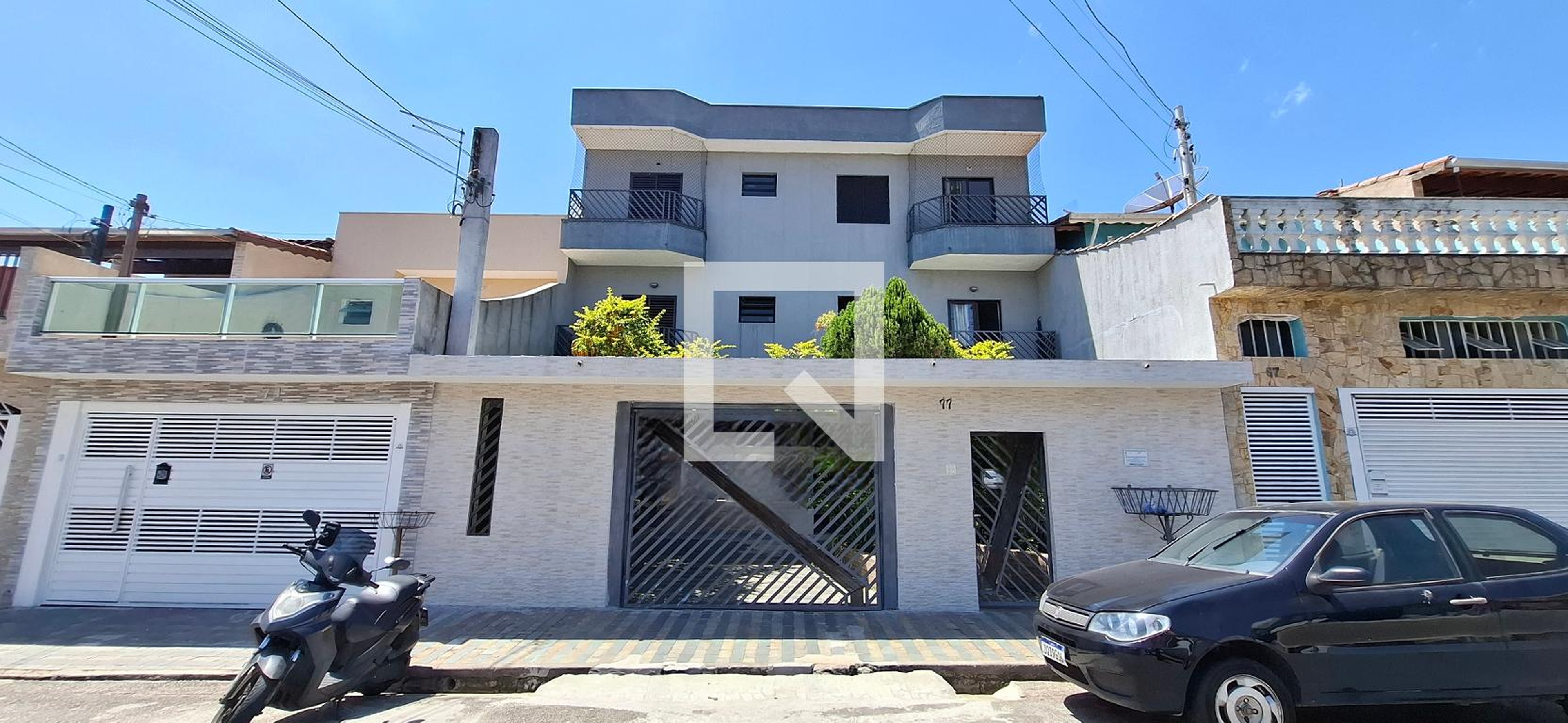 Fachada Condomínio em Rua Reverendo Martim Luther King, 77