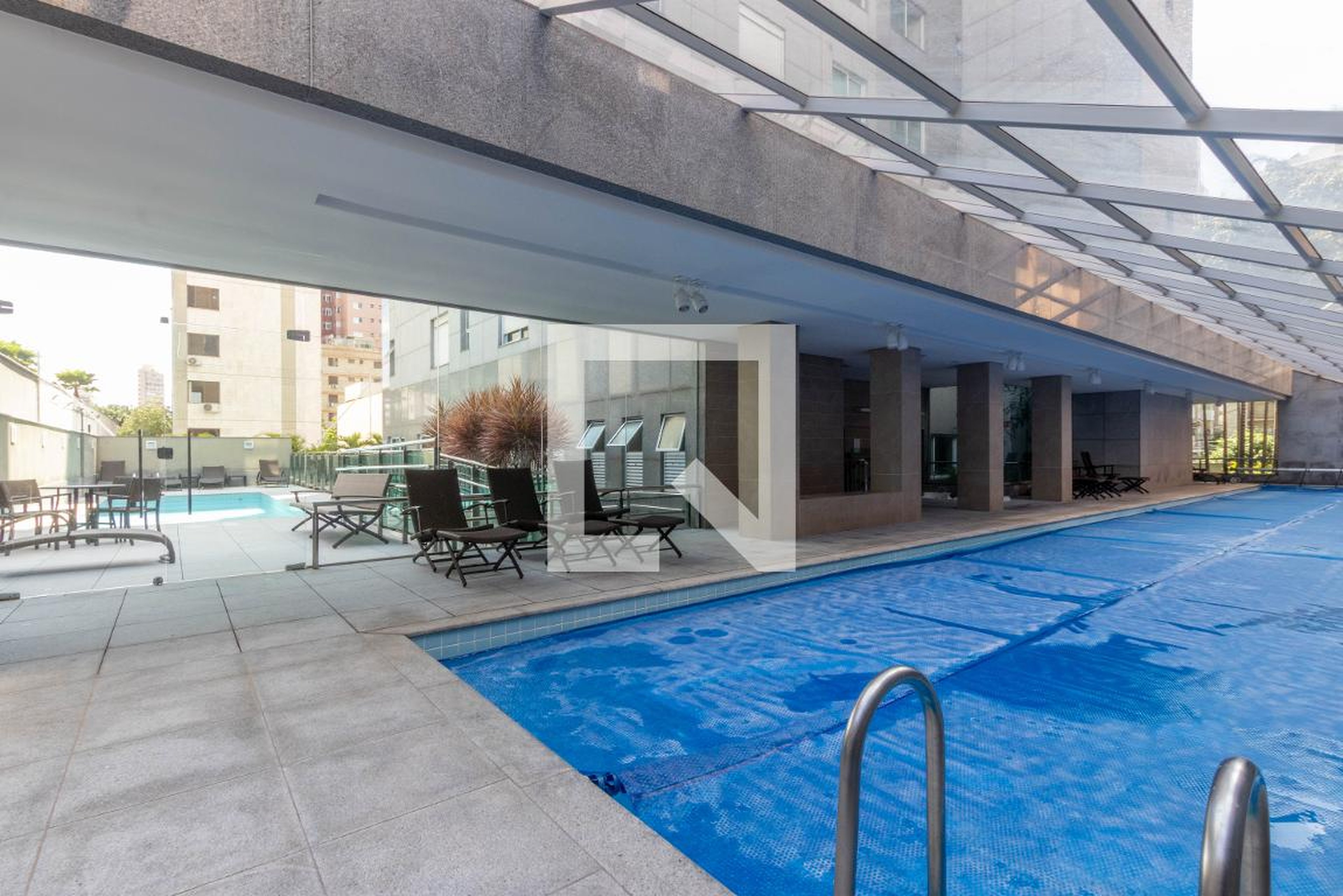 Piscina Coberta Condomínio em Rua Paracatu, 1424