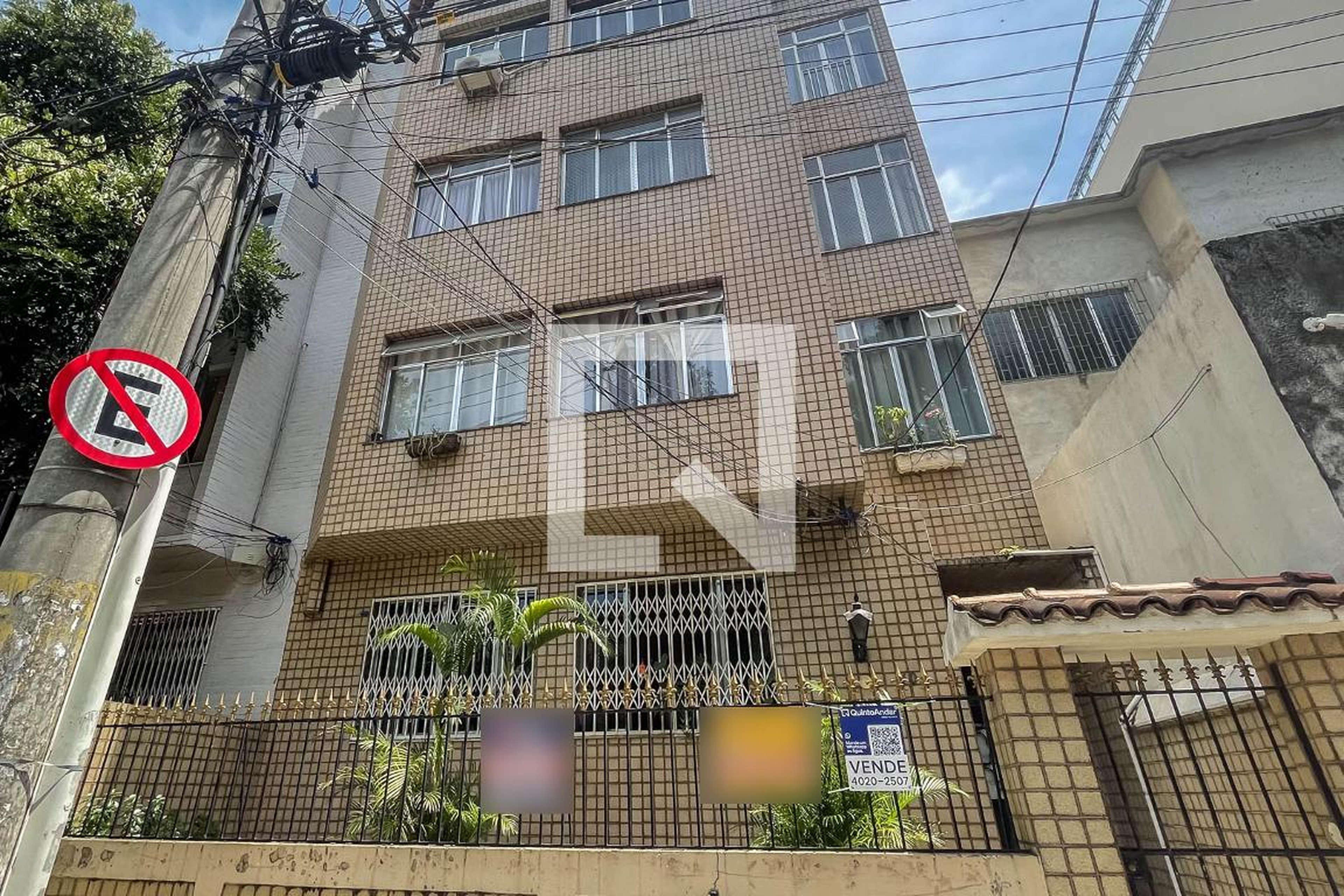 Fachada Condomínio em Rua Maia de Lacerda, 104